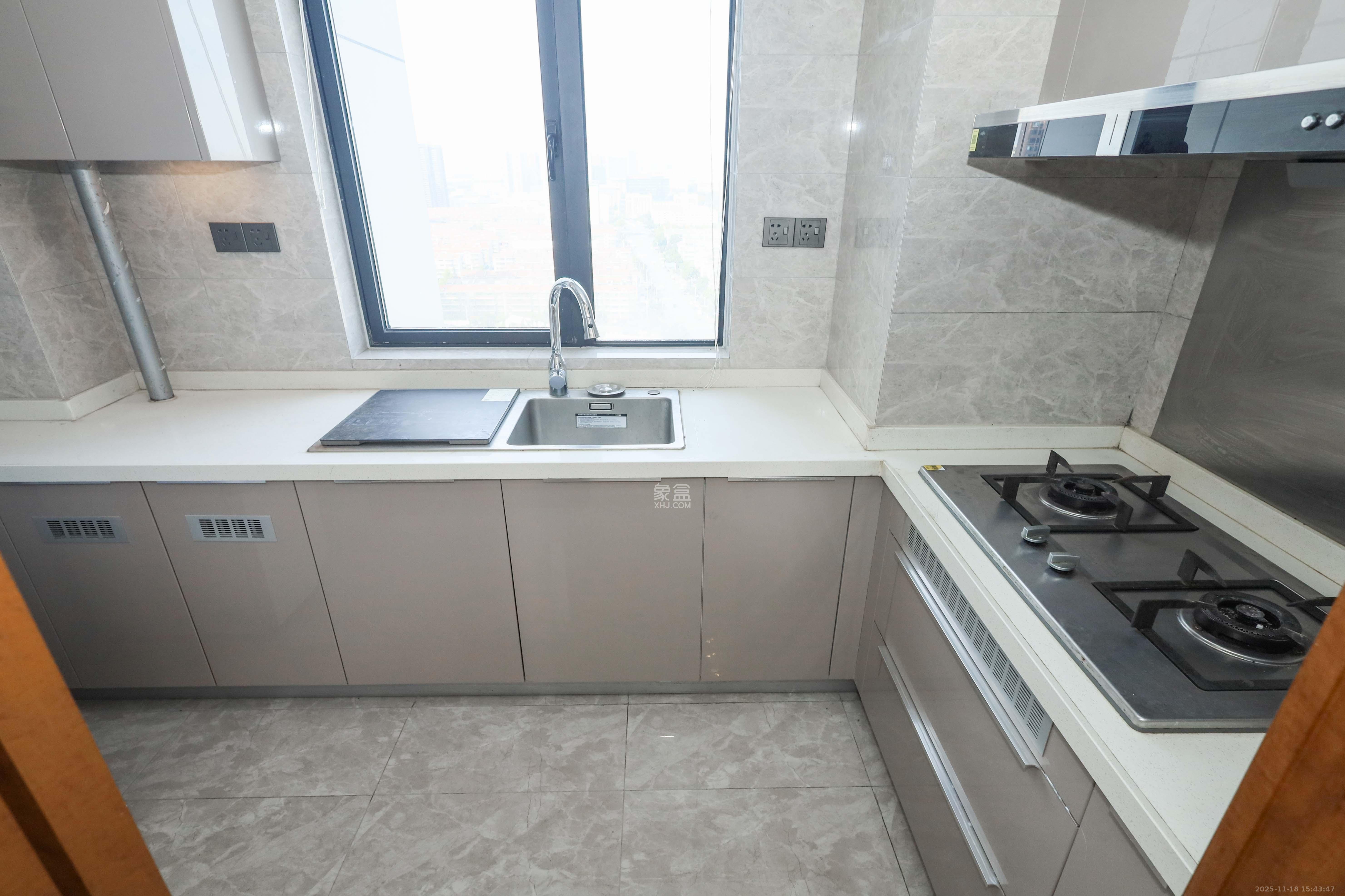 梅溪悦章  4室2厅2卫    135.0万厨房