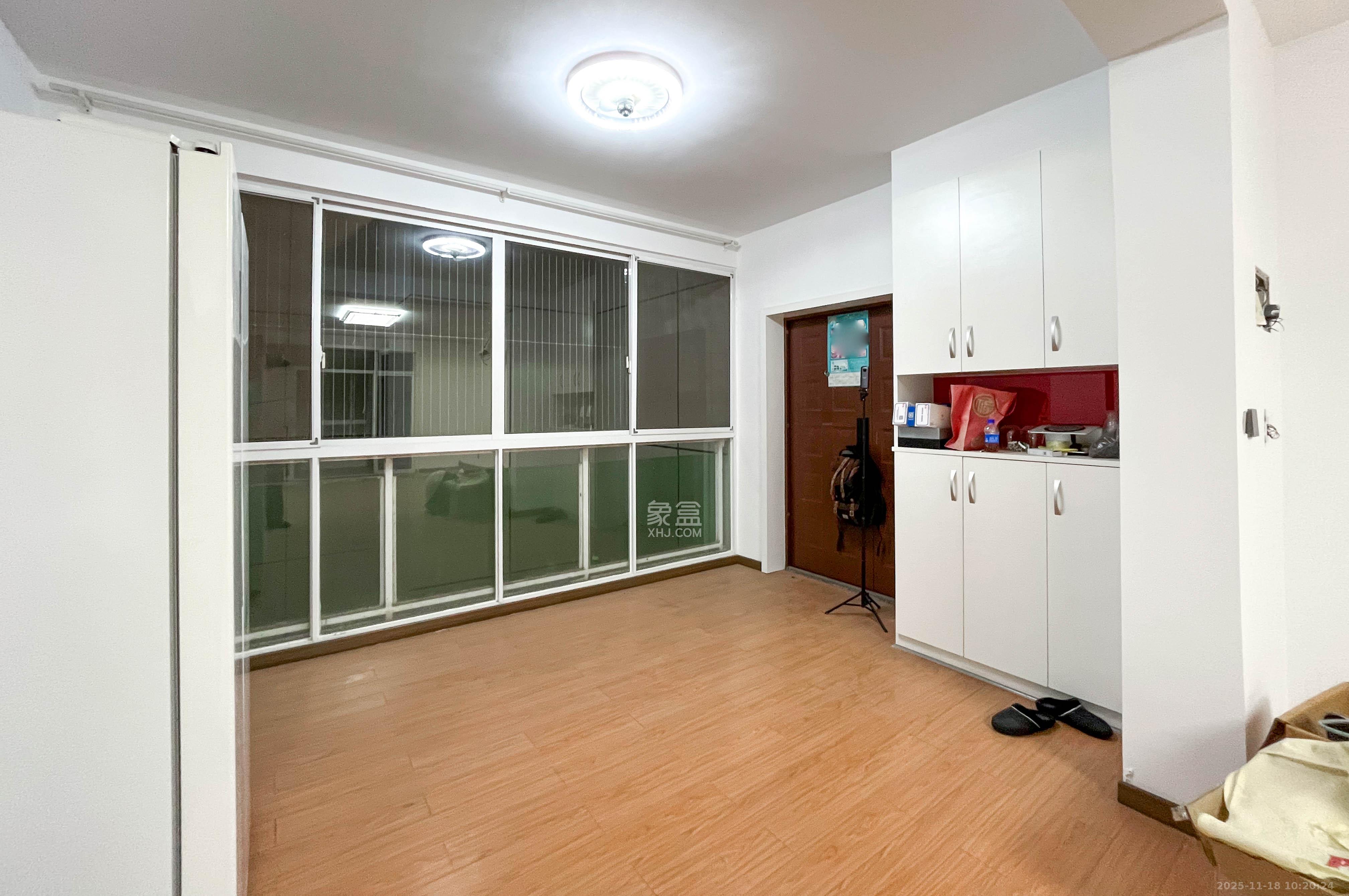 湘麓国际 3室2厅2卫 93.8万 湘麓国际 3室2厅2卫 93.8万客厅