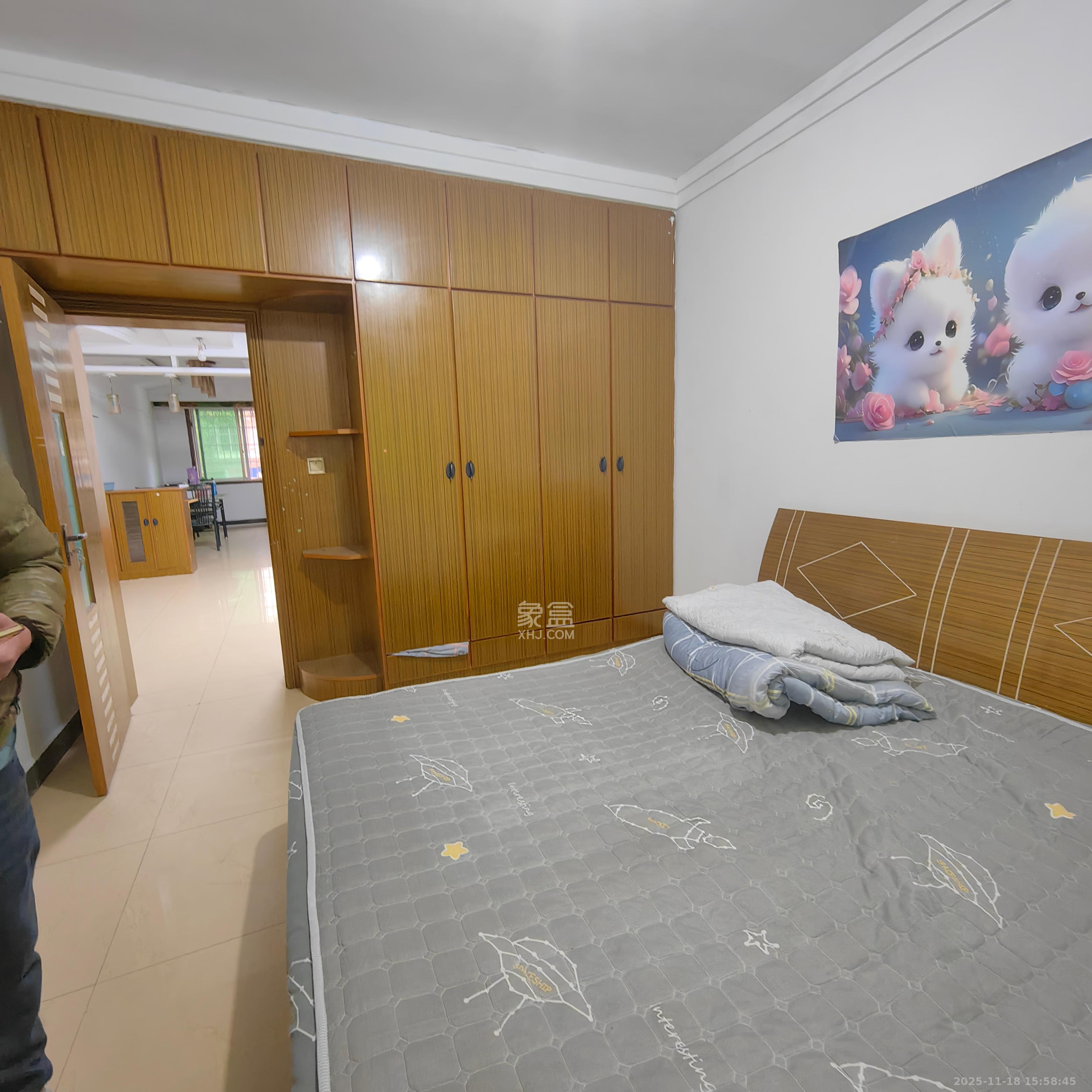 中南汽车世界  2室2厅1卫    1100.0元/月室内图