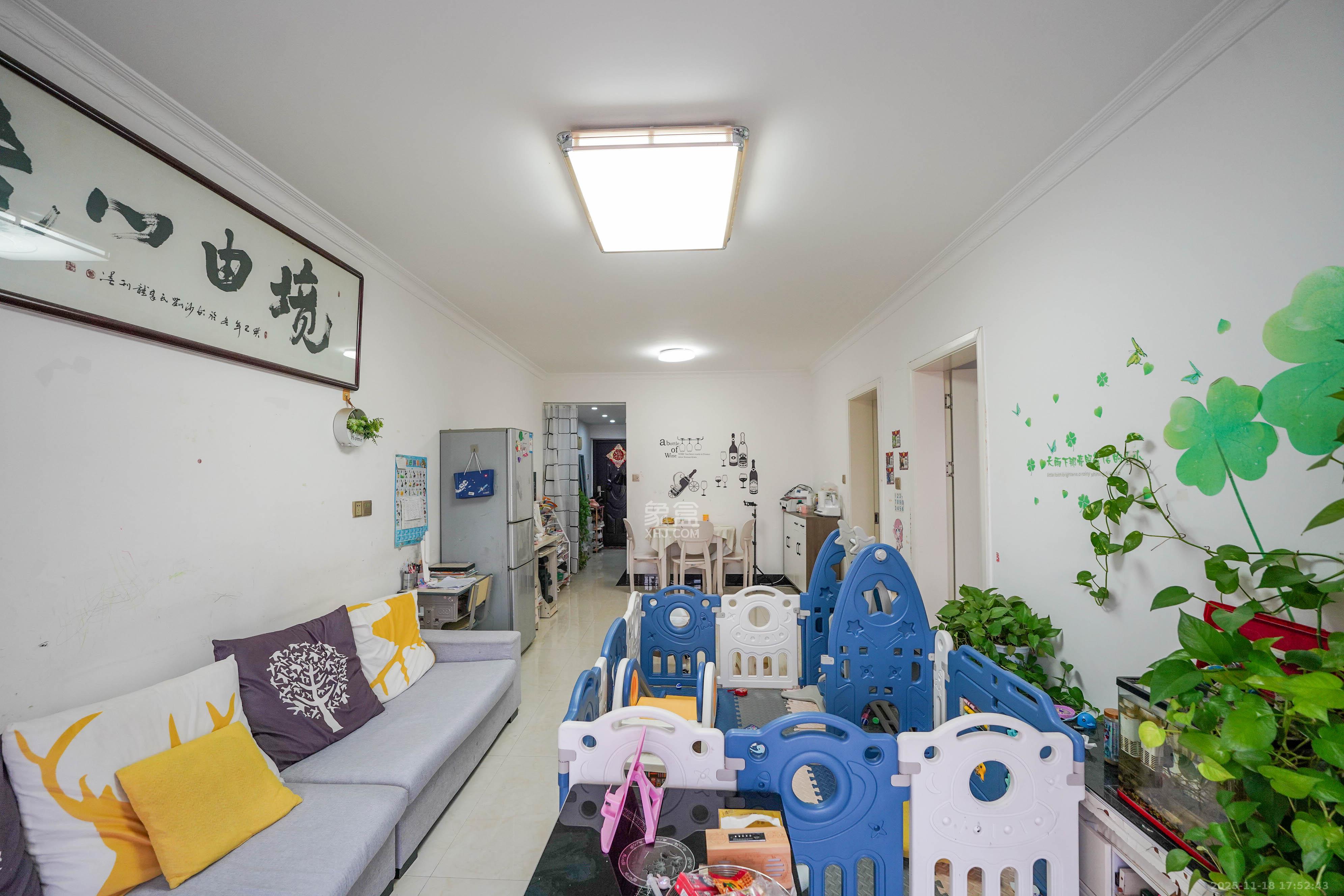 丽发新城  2室2厅1卫    47.9万客厅