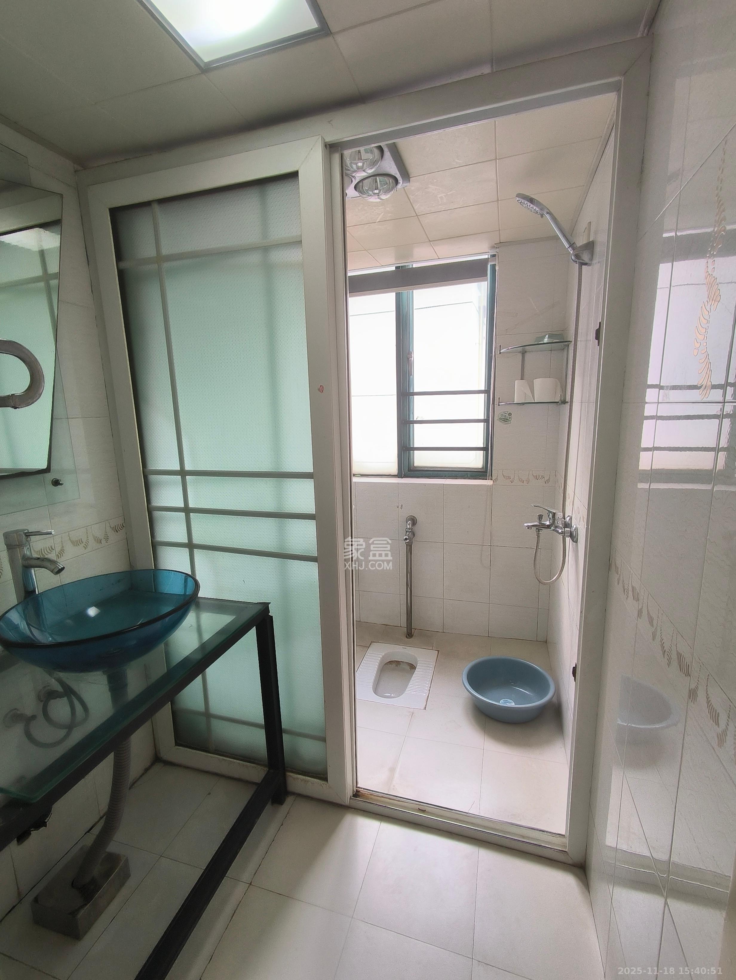 东方新城 3室2厅1卫 2400.0元/月 东方新城 3室2厅1卫 2400.0元/月室内图