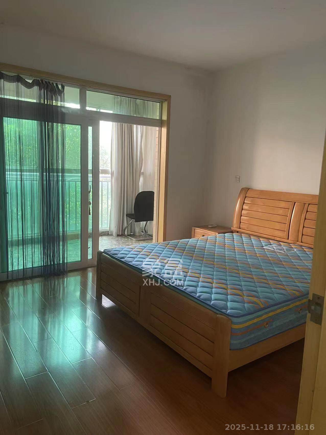 麓谷加州阳光  3室2厅2卫    2300.0元/月室内图