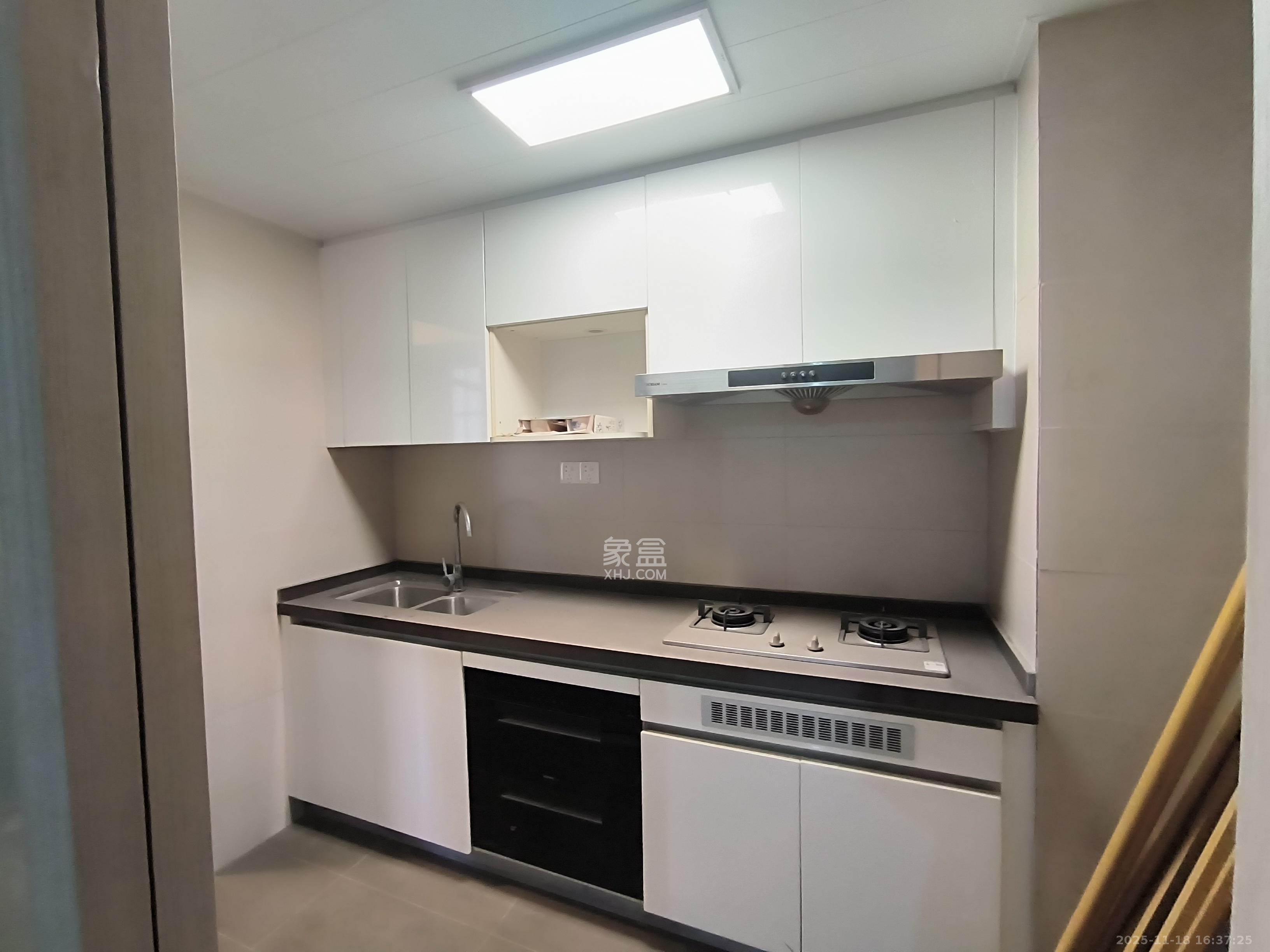 时代倾城三期  4室2厅2卫    1980.0元/月室内图