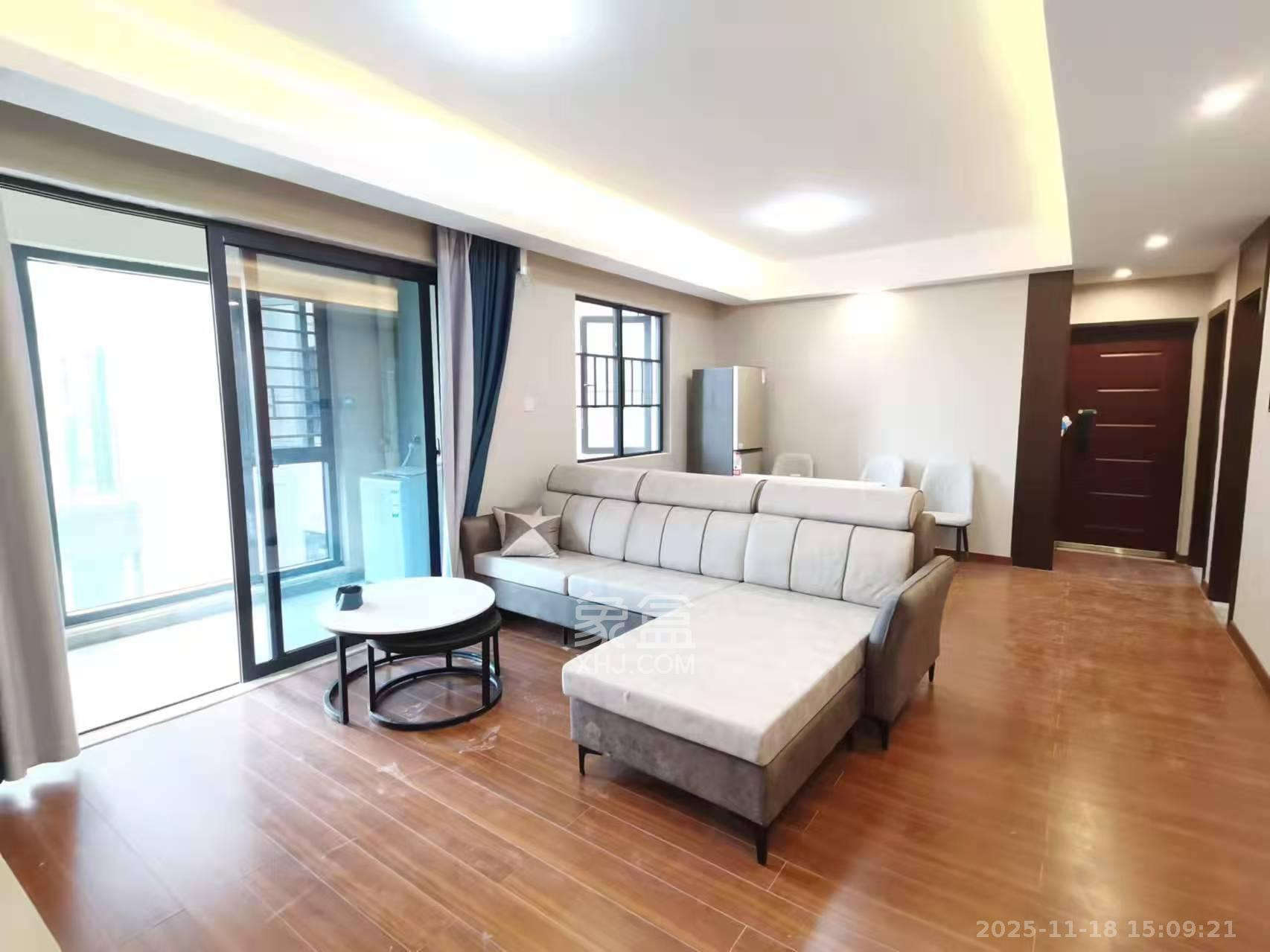 荣泰广场 3室2厅1卫 2600.0元/月 荣泰广场 3室2厅1卫 2600.0元/月室内图