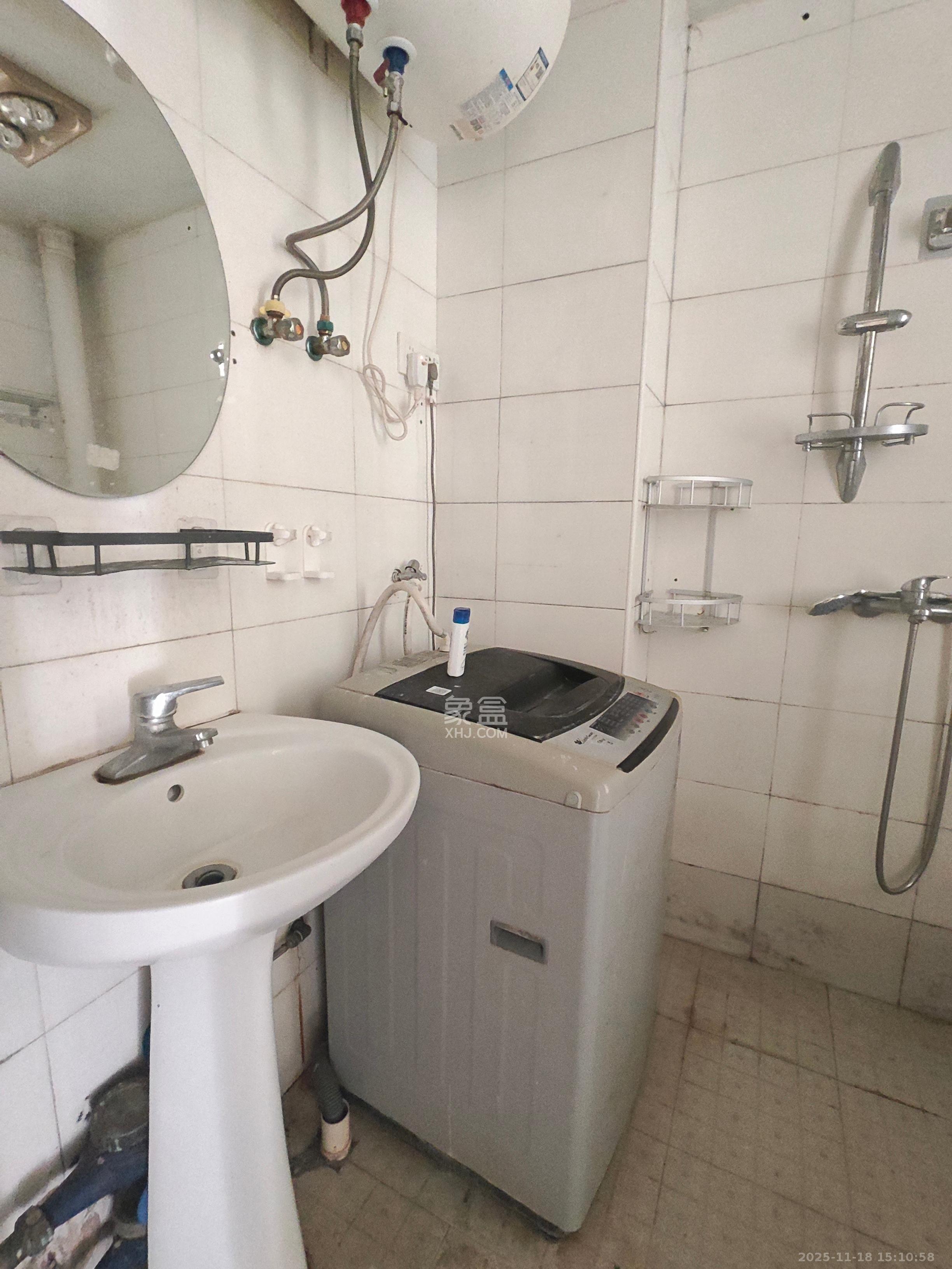 生活艺术城 1室1厅1卫 1300.0元/月 生活艺术城 1室1厅1卫 1300.0元/月室内图