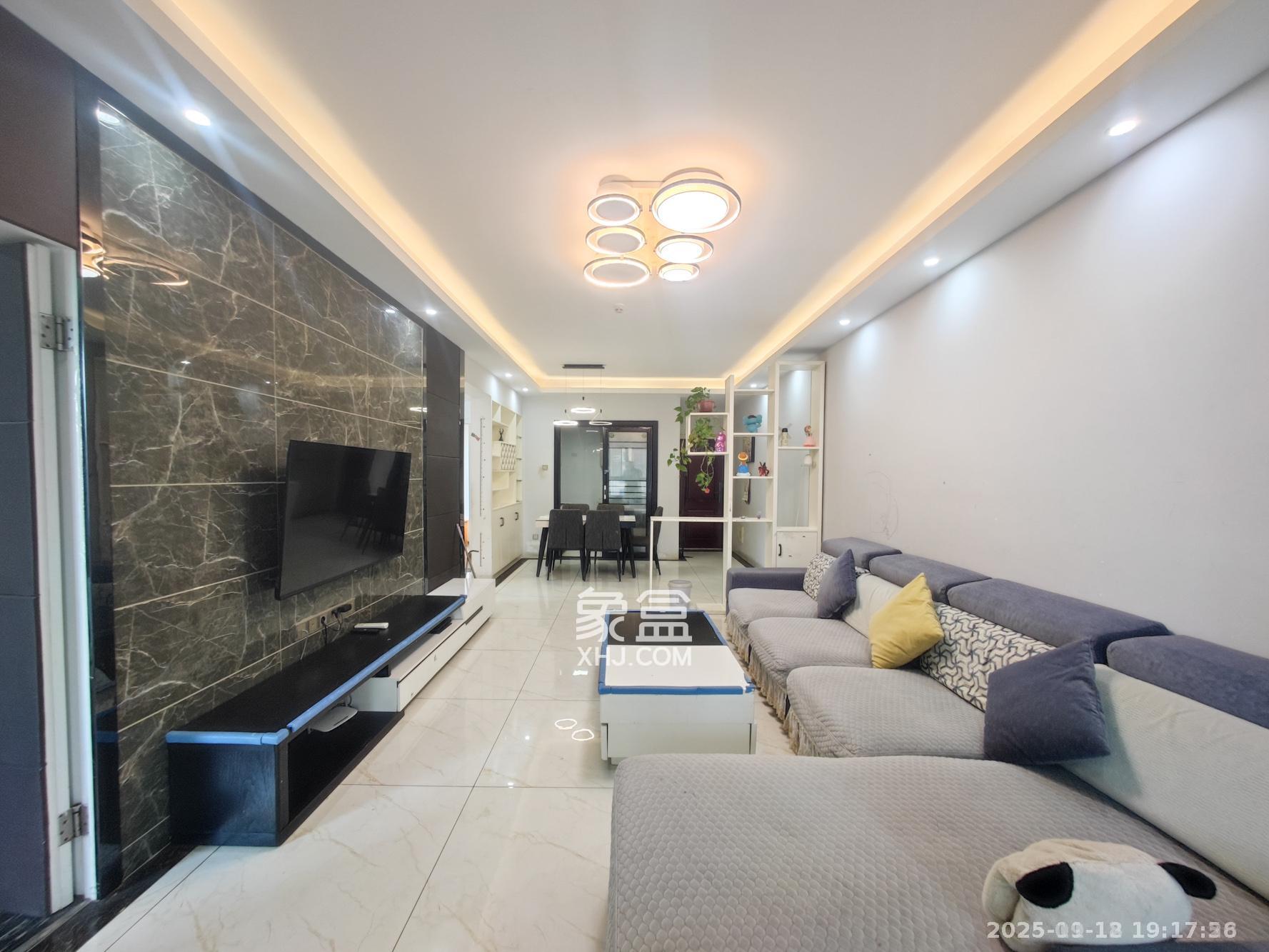 长房半岛蓝湾(观山月) 3室2厅1卫 2600.0元/月 长房半岛蓝湾(观山月) 3室2厅1卫 2600.0元/月室内图