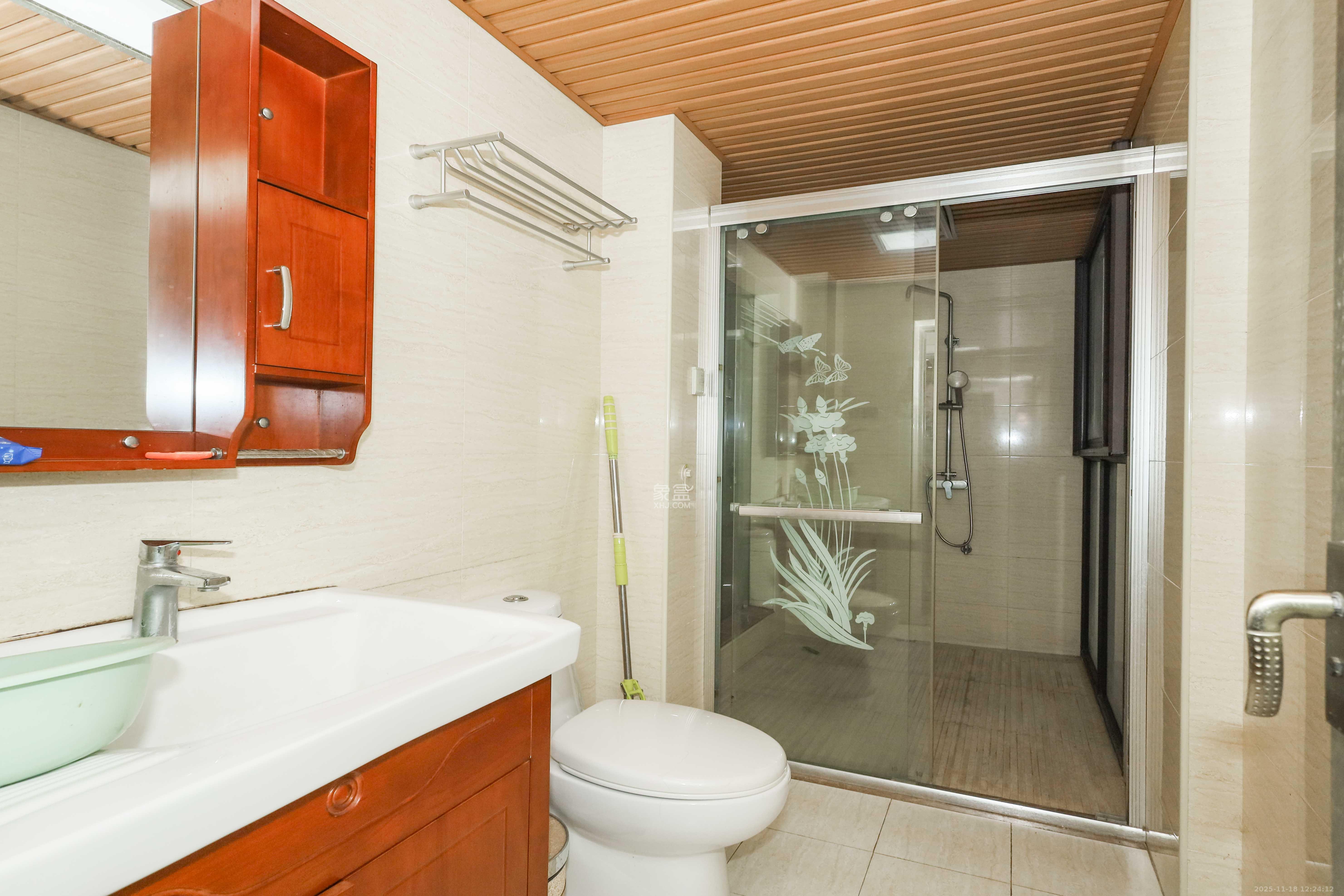 保利麓谷林语D区 3室2厅2卫 199.0万 保利麓谷林语D区 3室2厅2卫 199.0万卫生间