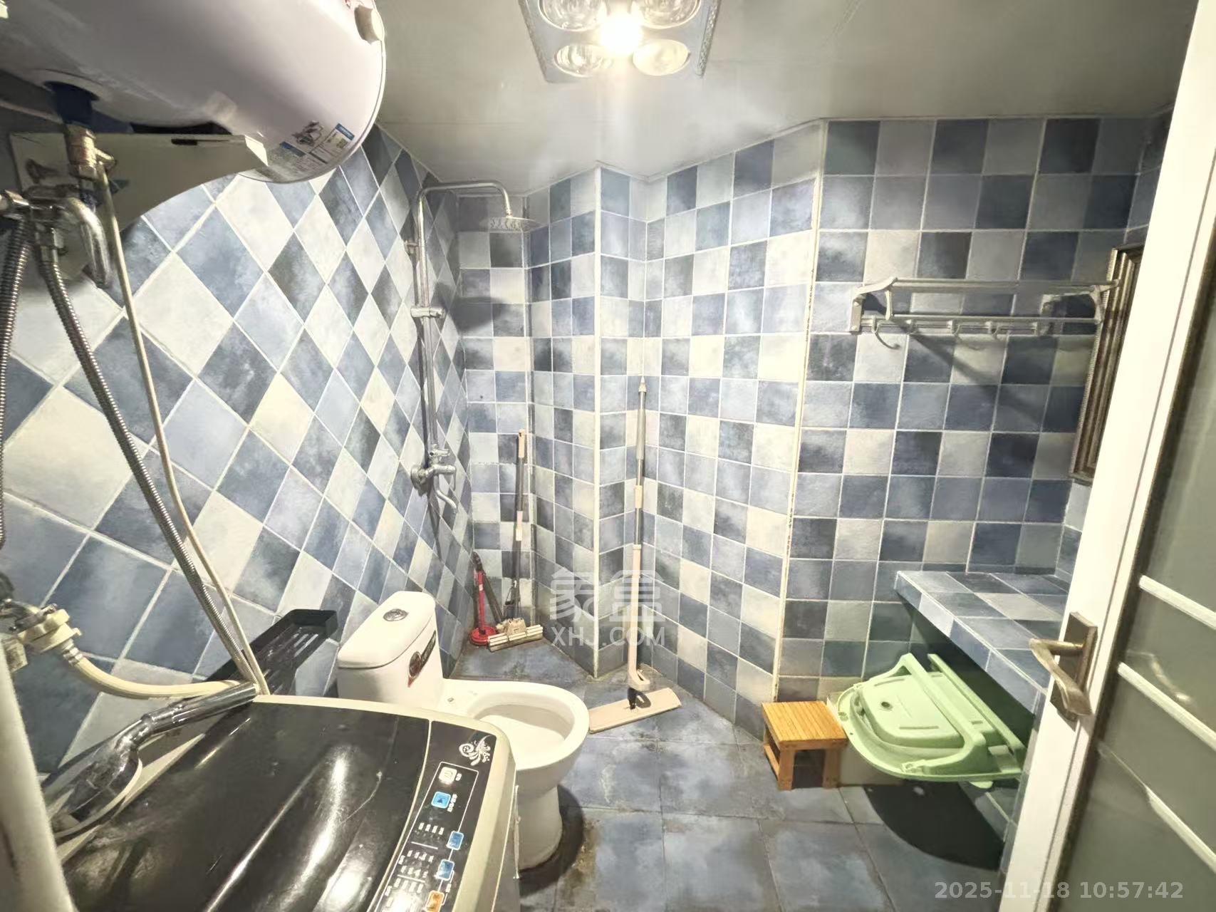 融科东南海  1室1厅1卫    2000.0元/月室内图