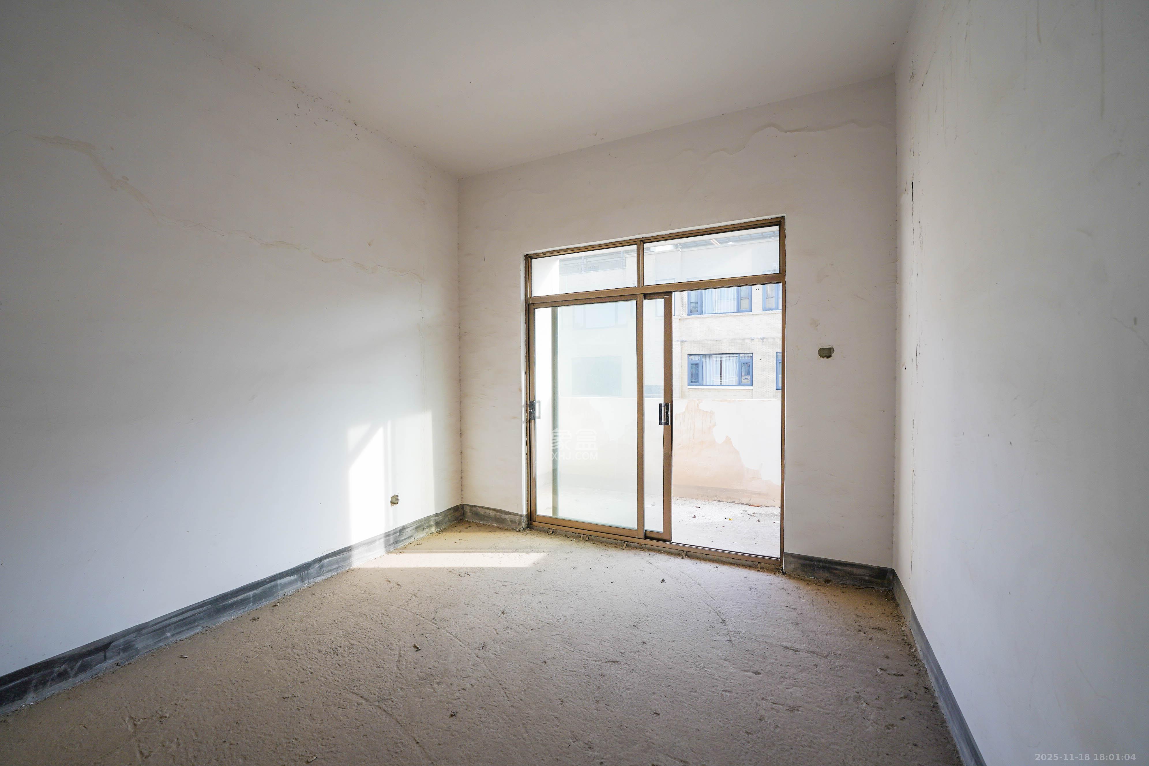 金汇园（鄱馨苑、省国税局单位房）  6室2厅3卫    482.8万卧室