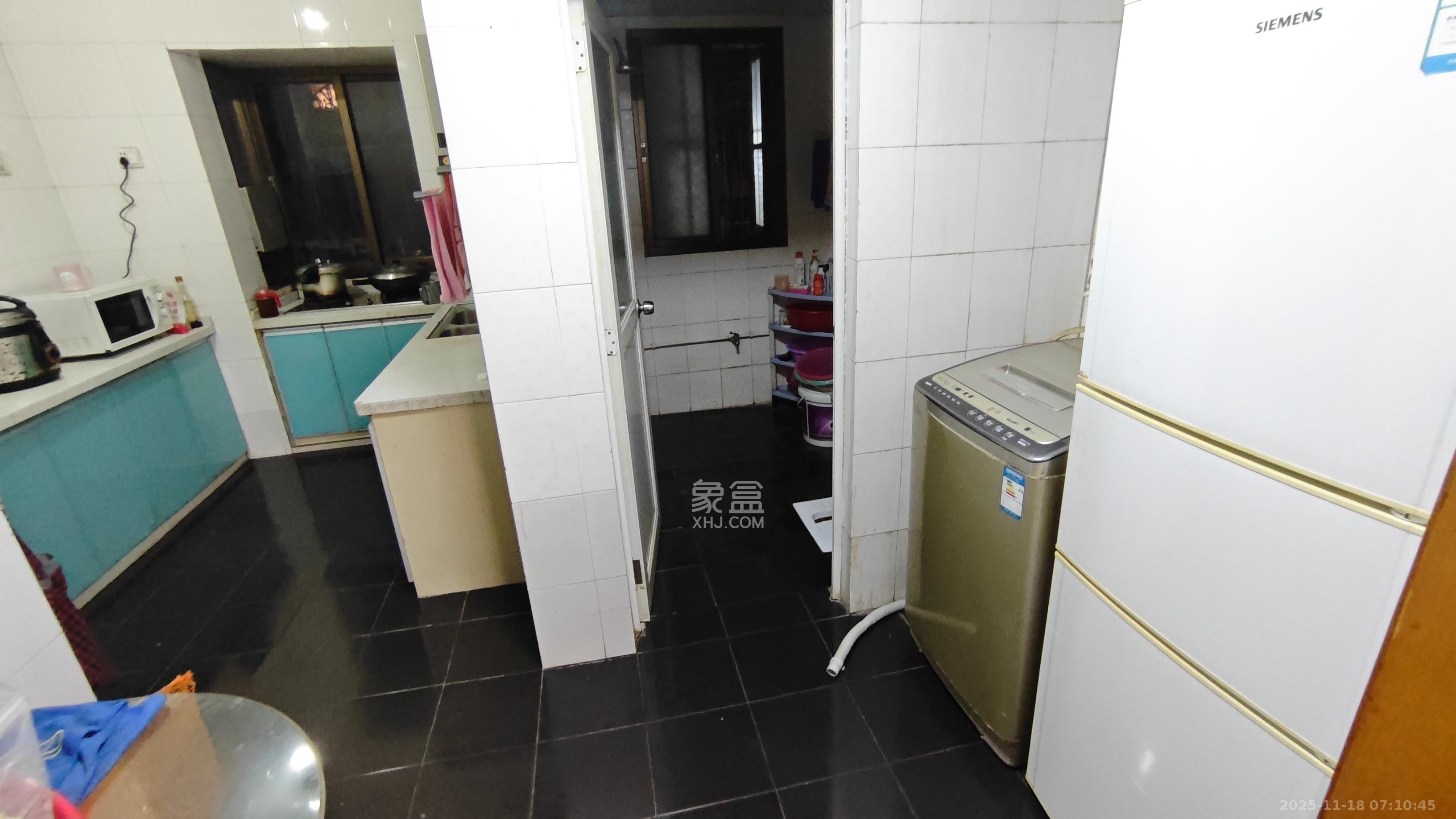 解放村 3室1厅1卫 28.0万 解放村 3室1厅1卫 28.0万客厅