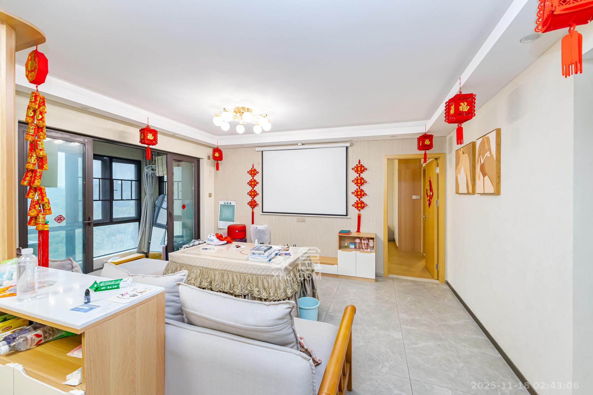 时代倾城四期 3室2厅2卫 110.0万 时代倾城四期 3室2厅2卫 110.0万客厅