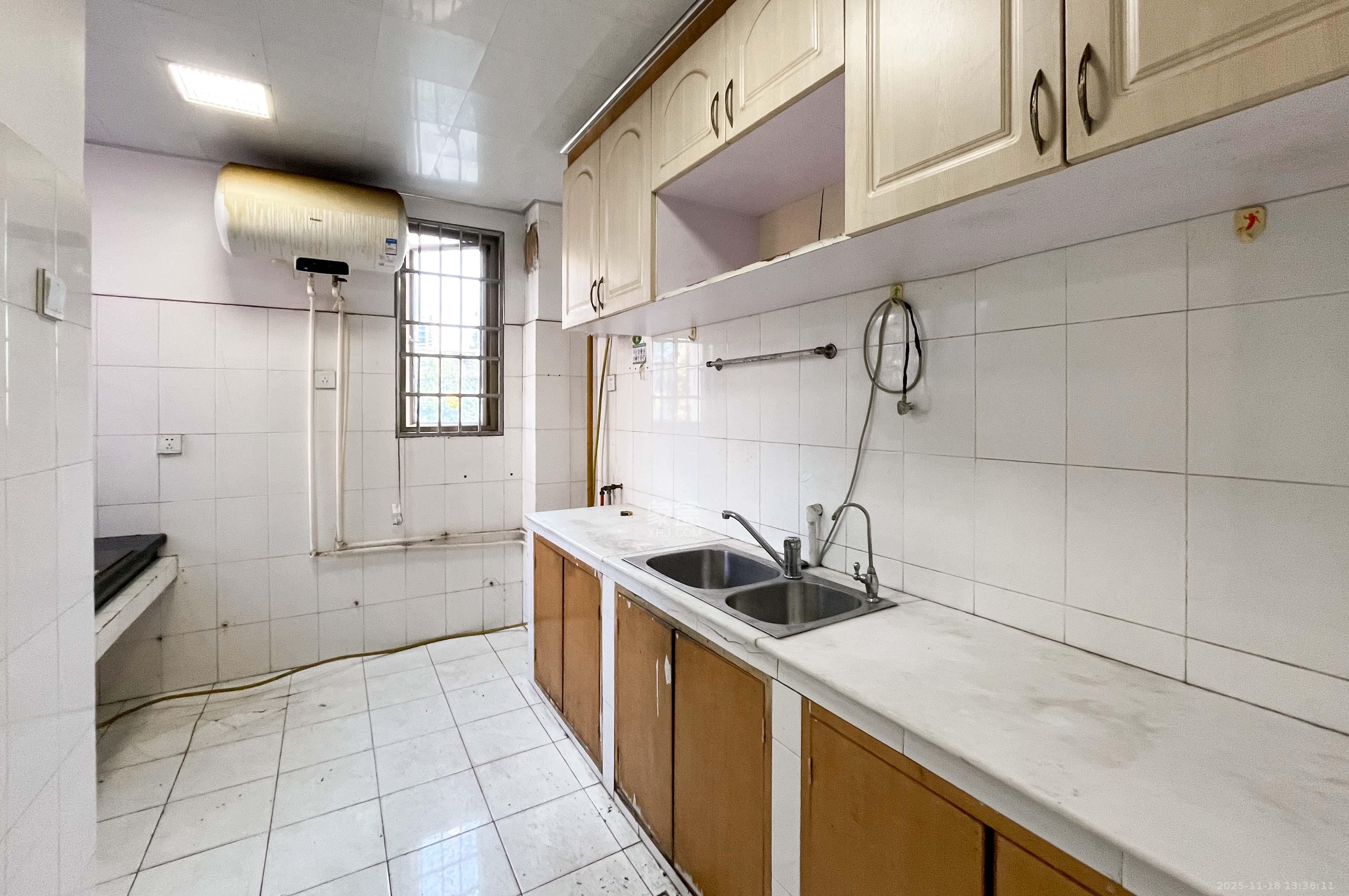 阳明山庄 3室0厅0卫 61.0万 阳明山庄 3室0厅0卫 61.0万厨房