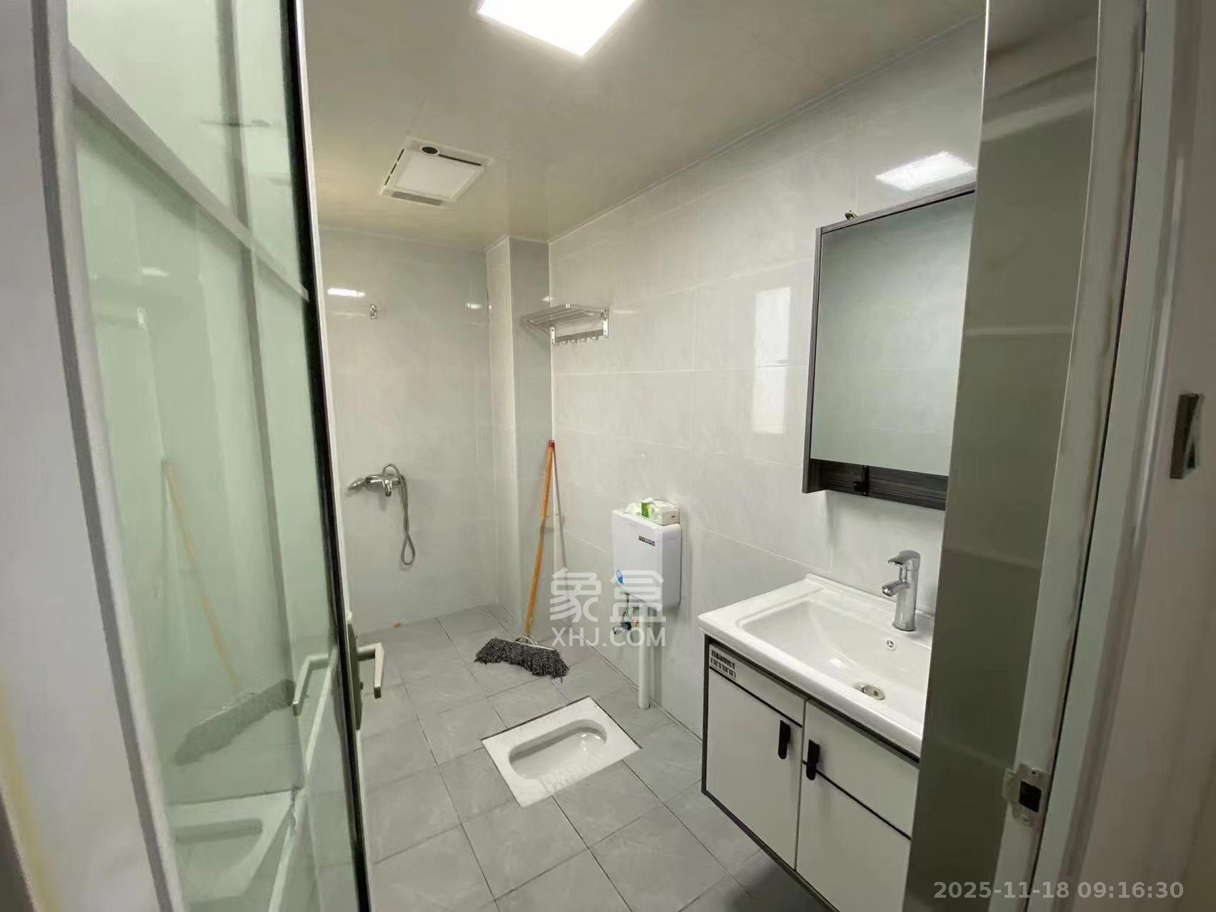 金地三千府（金地湖山樾、金地自在城）  4室2厅1卫    1700.0元/月室内图