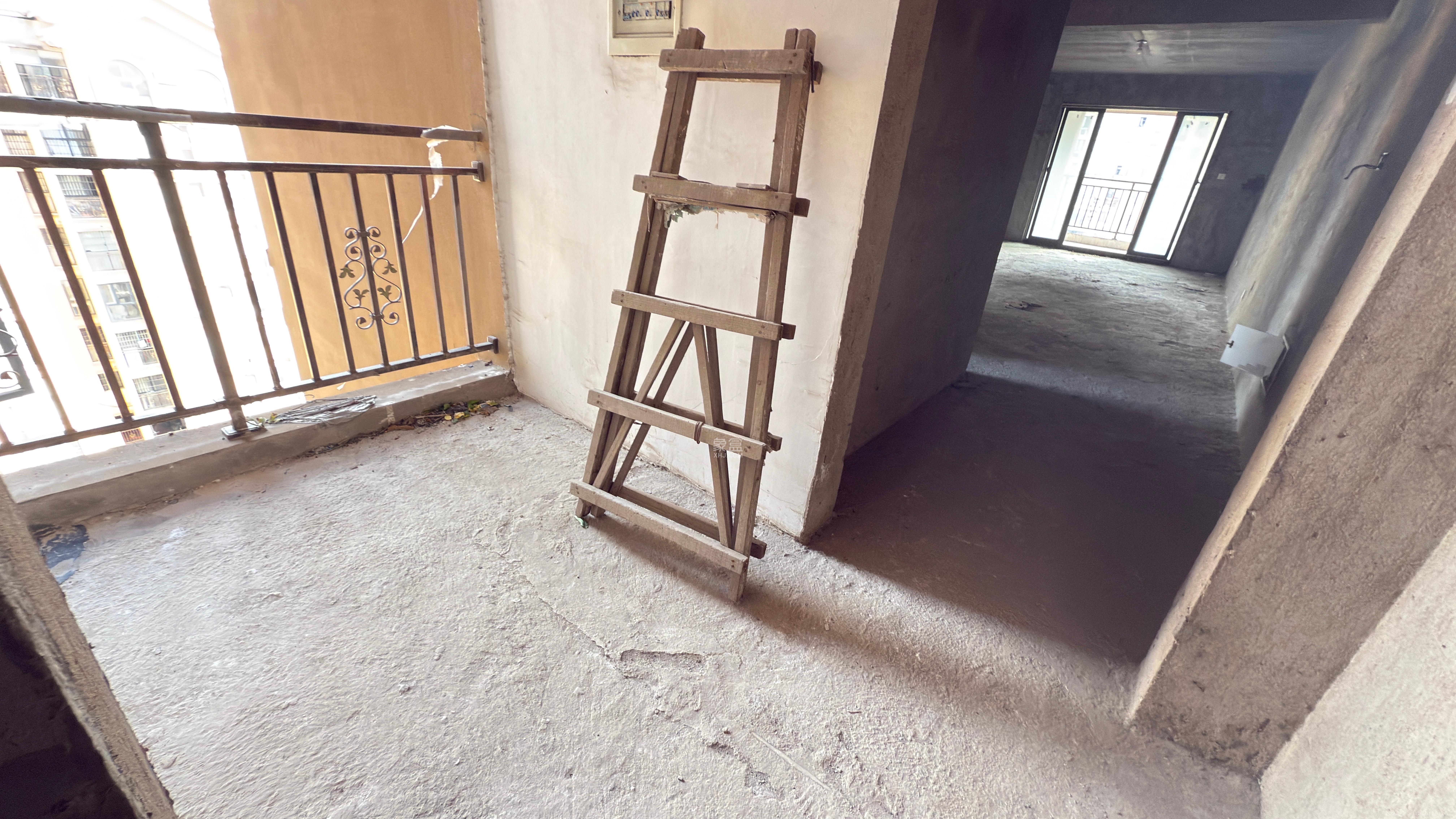 金侨城 3室2厅1卫 34.5万 金侨城 3室2厅1卫 34.5万客厅