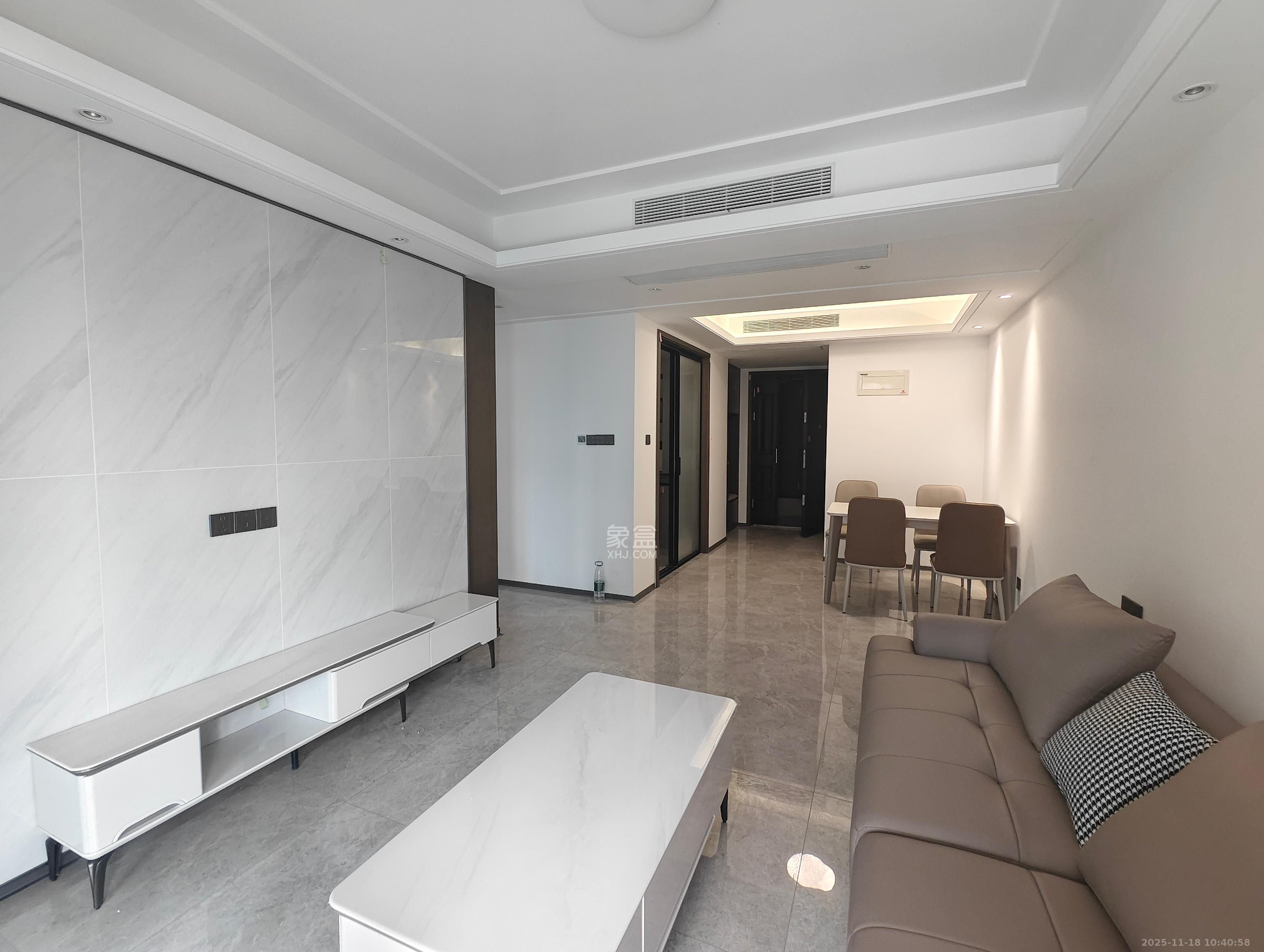 荣盛锦绣学府 3室2厅1卫 2800.0元/月 荣盛锦绣学府 3室2厅1卫 2800.0元/月室内图