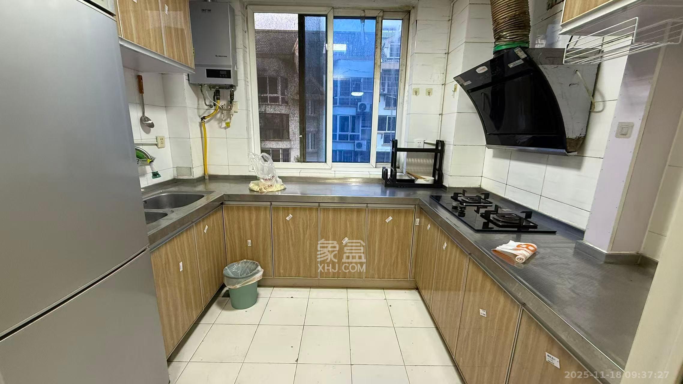 芙蓉苑 3室2厅2卫 1900.0元/月 芙蓉苑 3室2厅2卫 1900.0元/月室内图