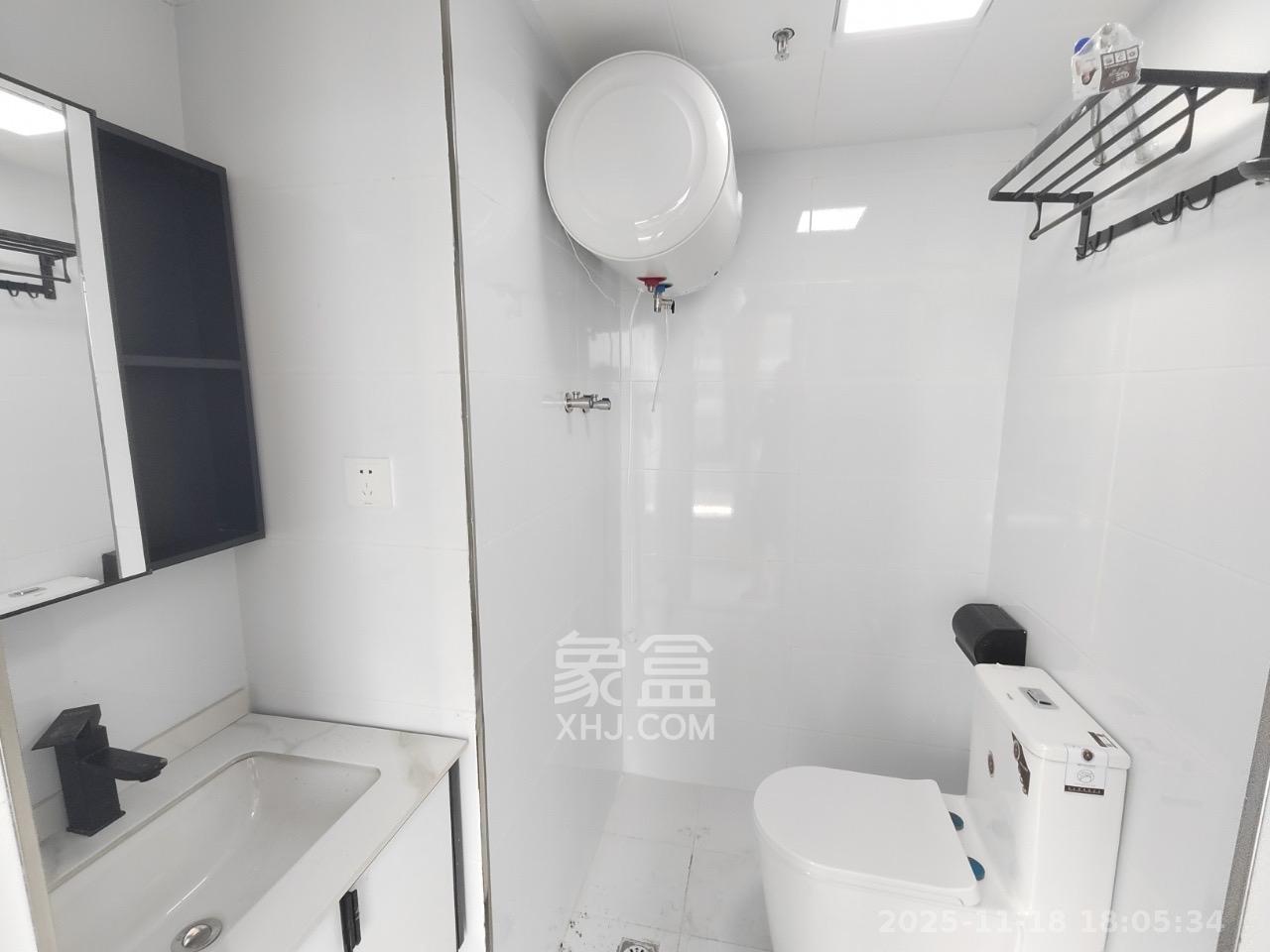 保利天禧EF区  1室1厅1卫    2000.0元/月室内图