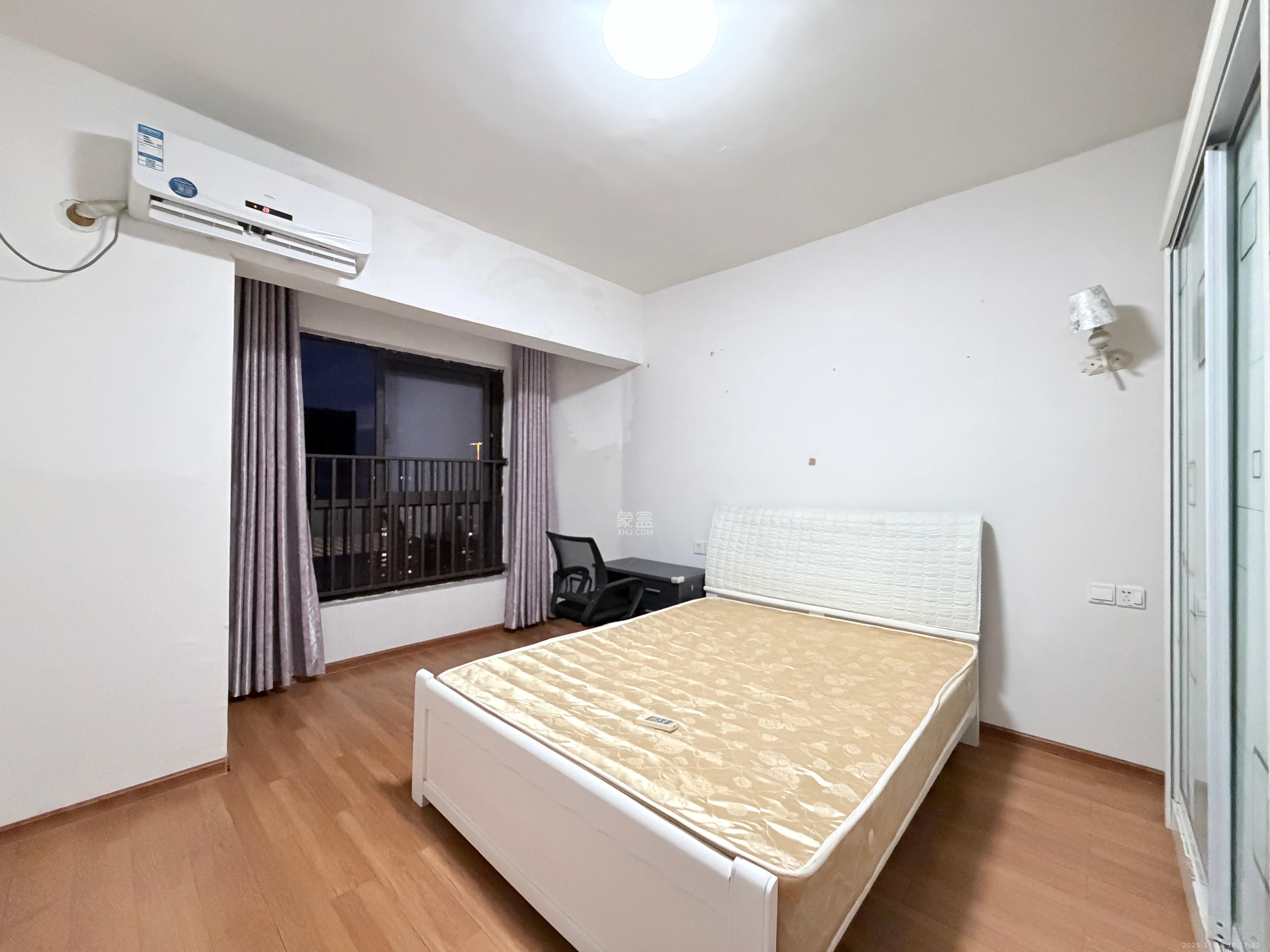 绿地中央广场 3室2厅1卫 2500.0元/月 绿地中央广场 3室2厅1卫 2500.0元/月室内图