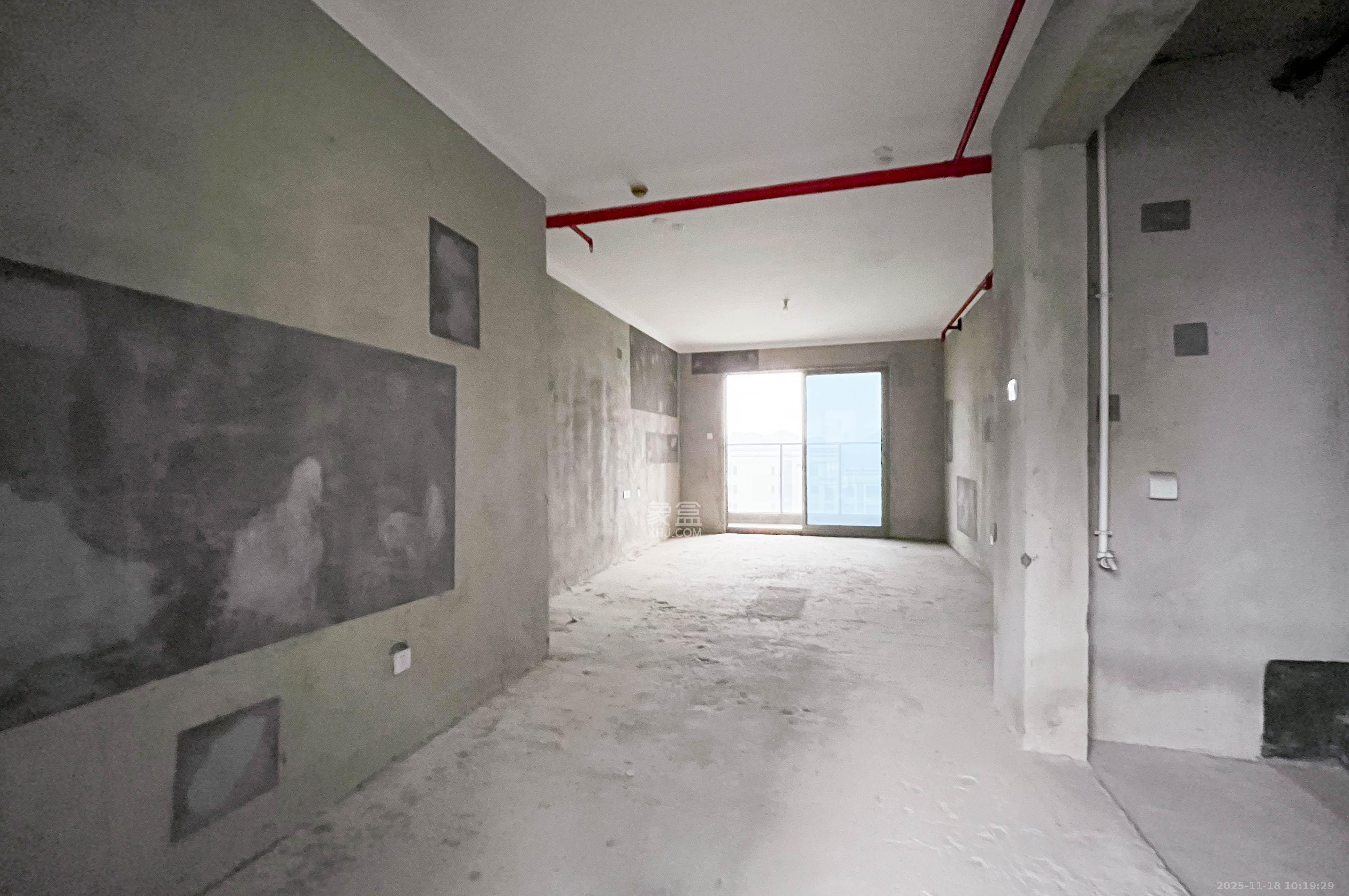 梅溪湖金茂湾  4室2厅2卫    195.0万客厅