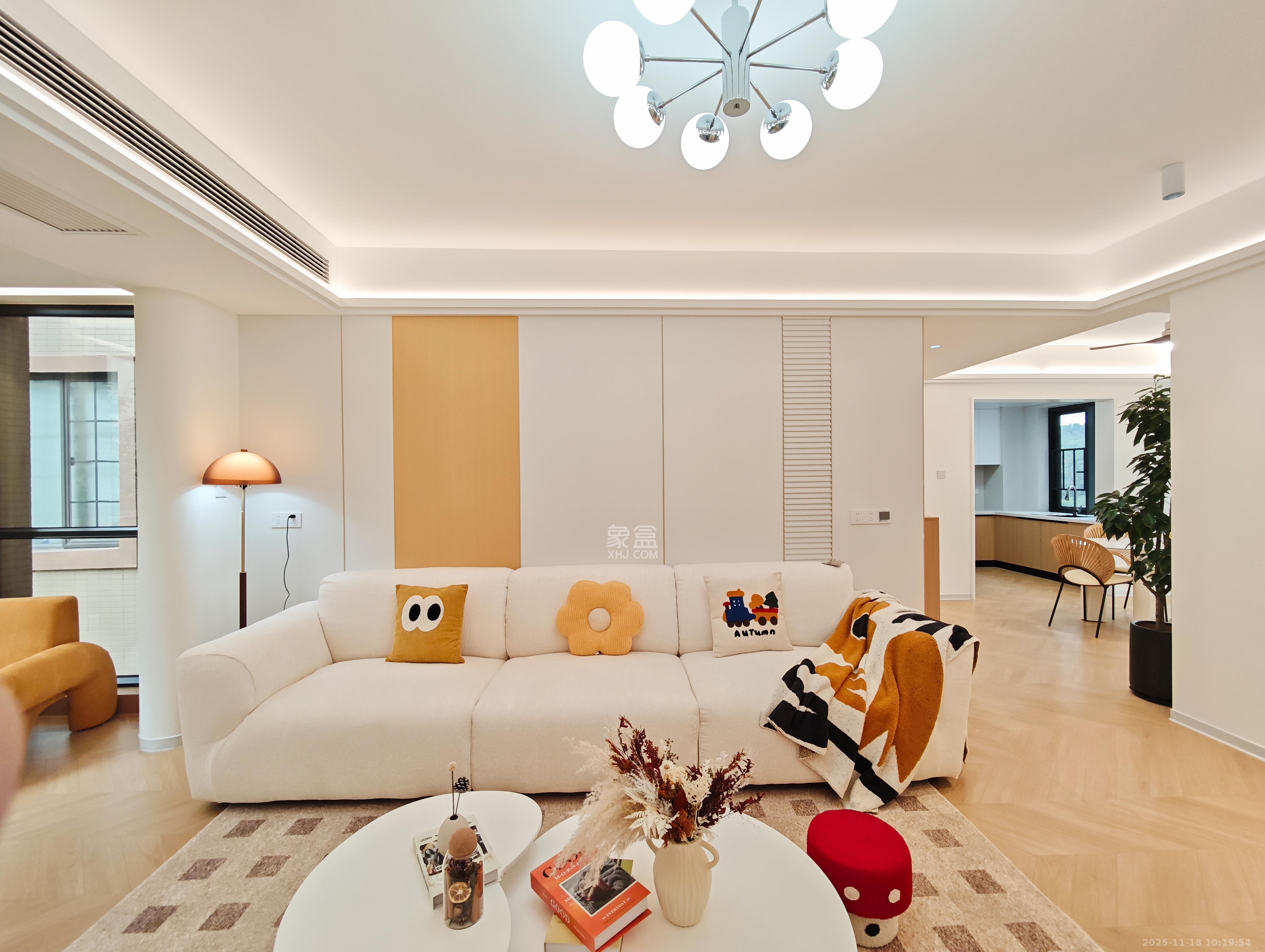 宏聚地中海  3室2厅2卫    109.8万客厅