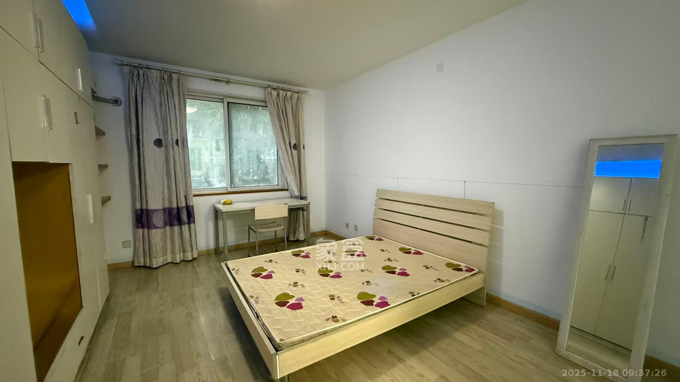 芙蓉苑  3室2厅2卫    1900.0元/月室内图