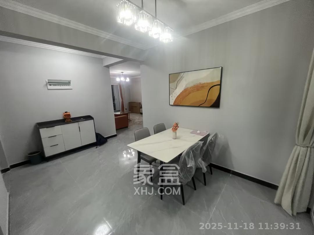 河畔华府  3室2厅2卫    2800.0元/月室内图