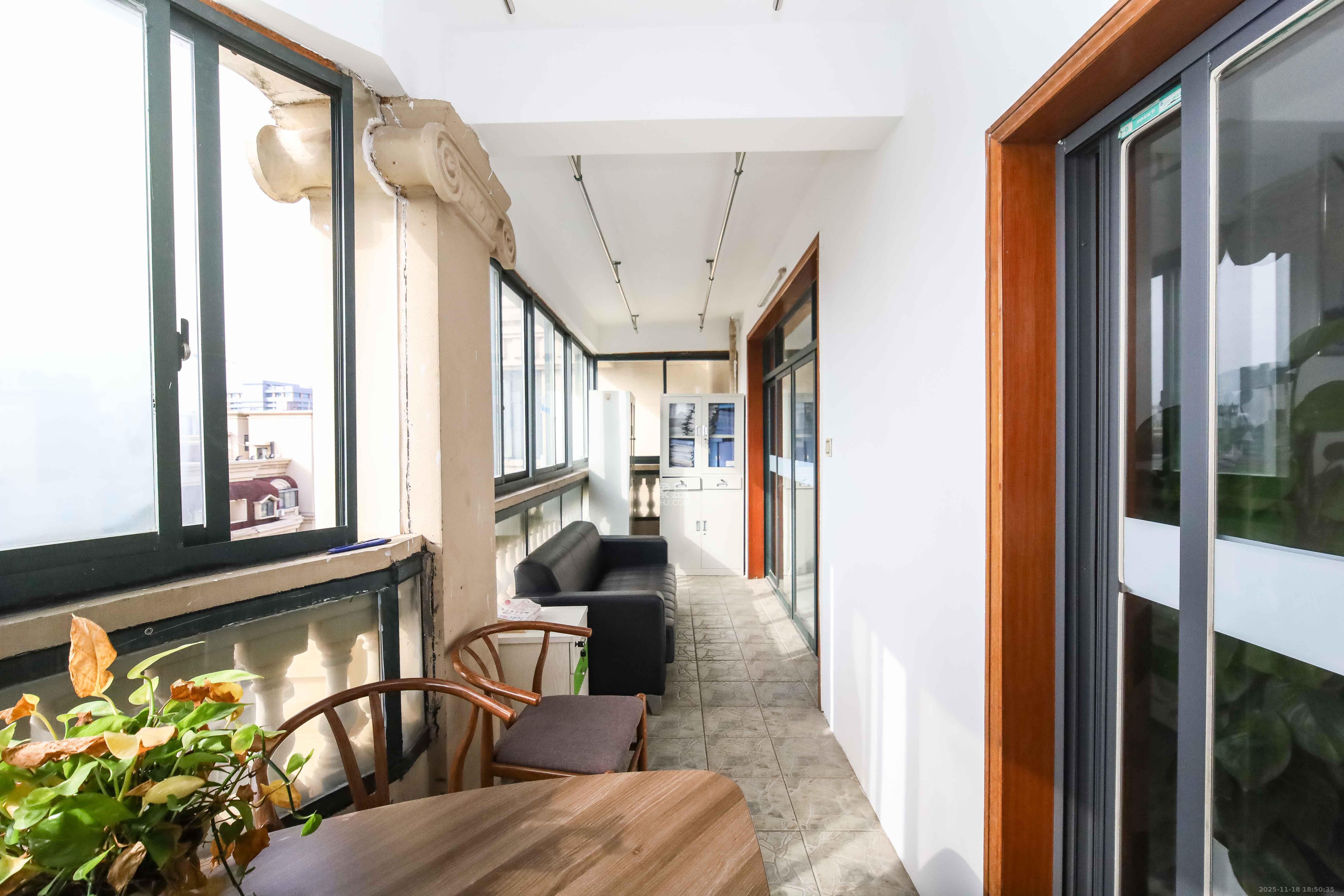 世嘉国际华城  4室2厅2卫    152.0万阳台