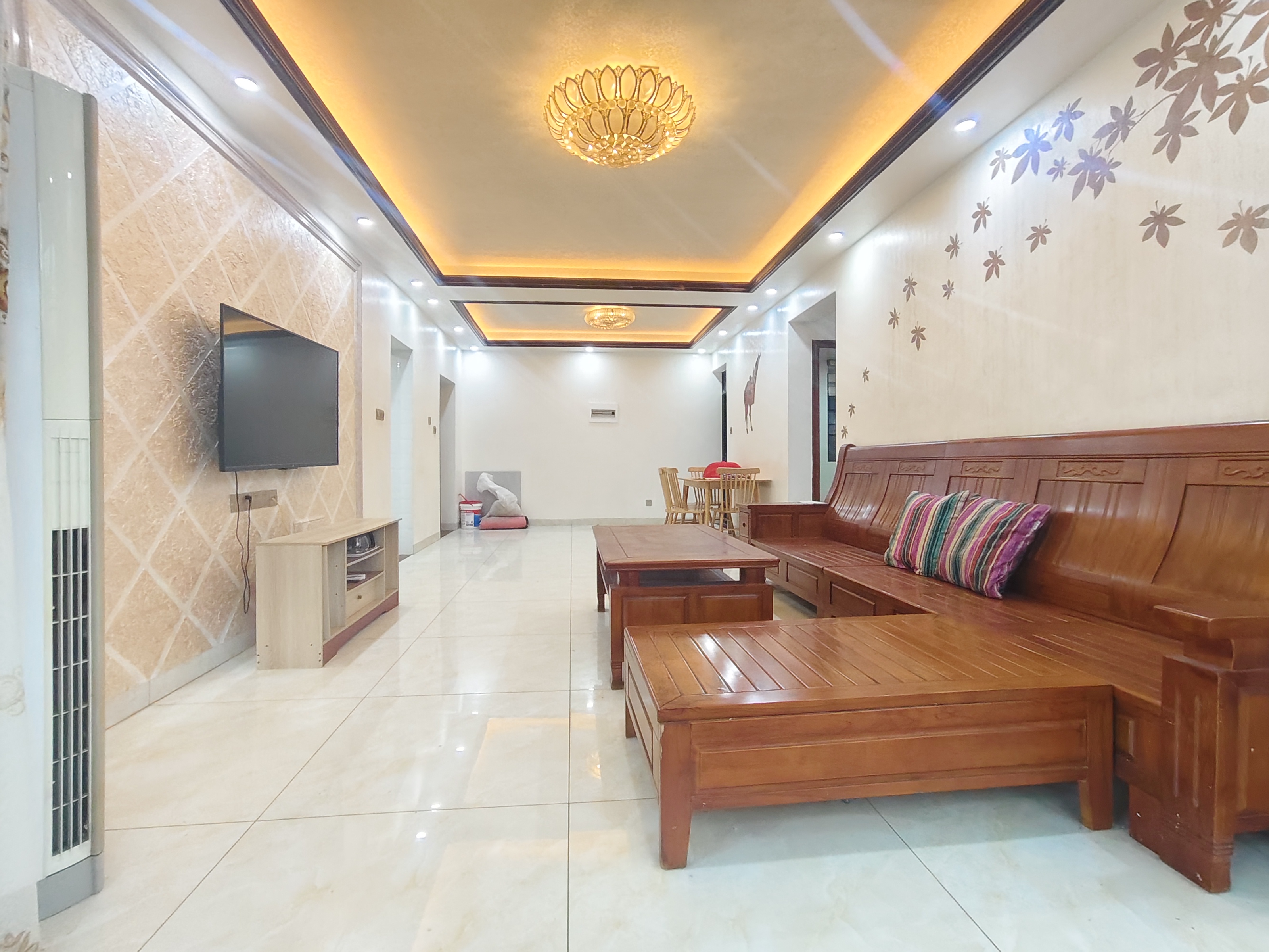 金碧大地豪庭  3室2厅2卫    3500.0元/月