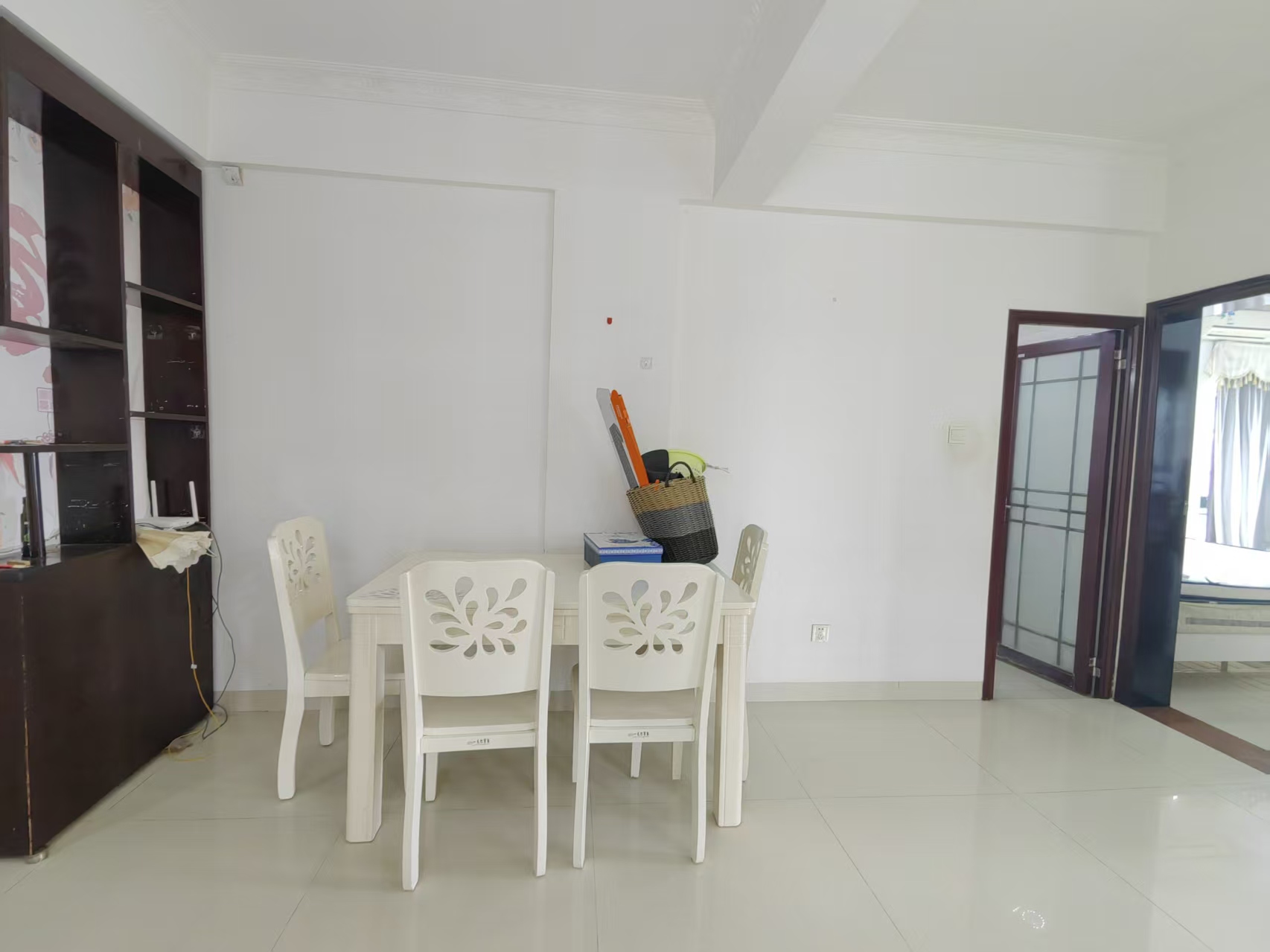 万花坊 2室2厅1卫 2300.0元/月 万花坊 2室2厅1卫 2300.0元/月室内图