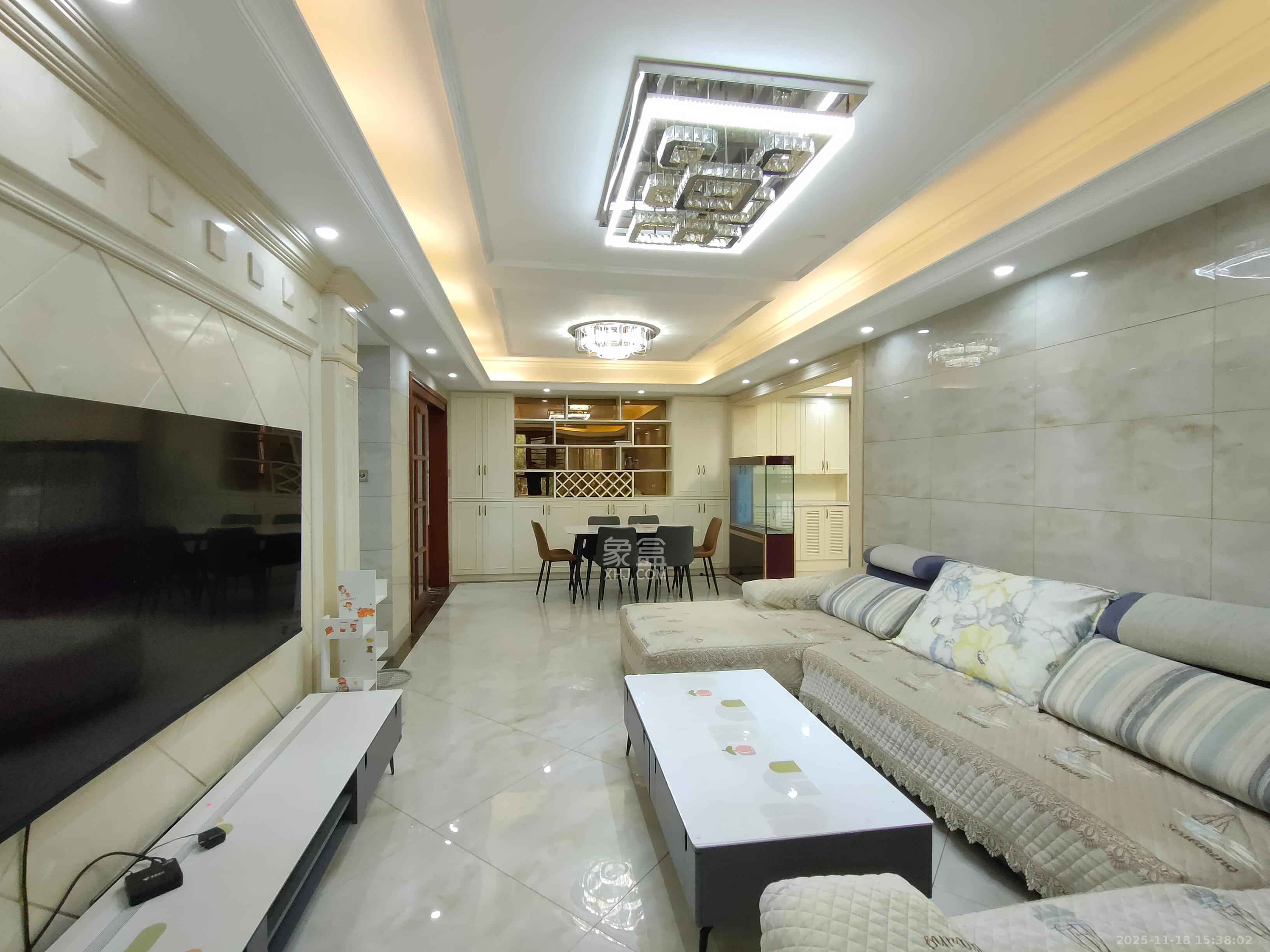 鸿基橄榄君庭  3室2厅2卫    3500.0元/月室内图1