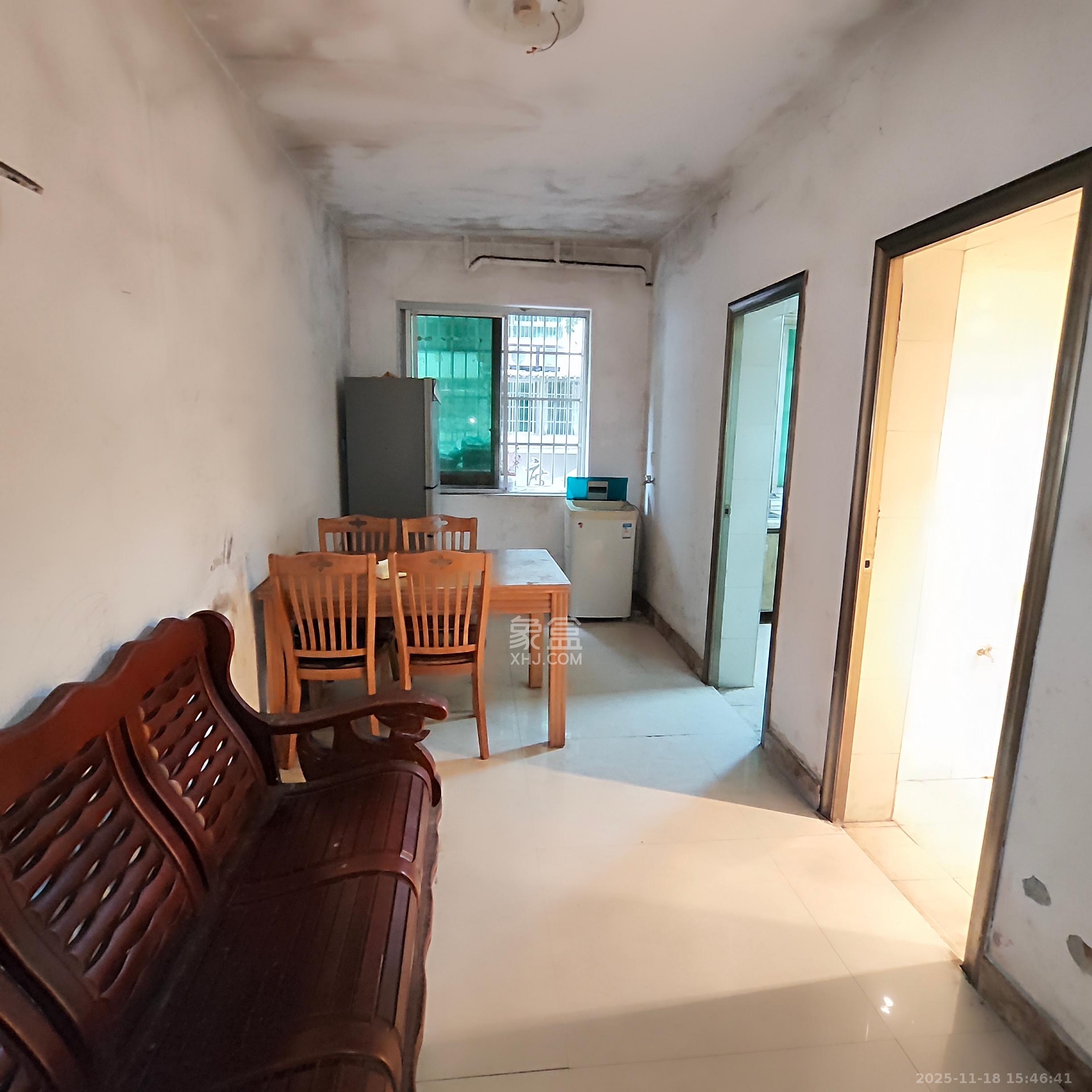 中南汽车世界  2室2厅1卫    1200.0元/月室内图