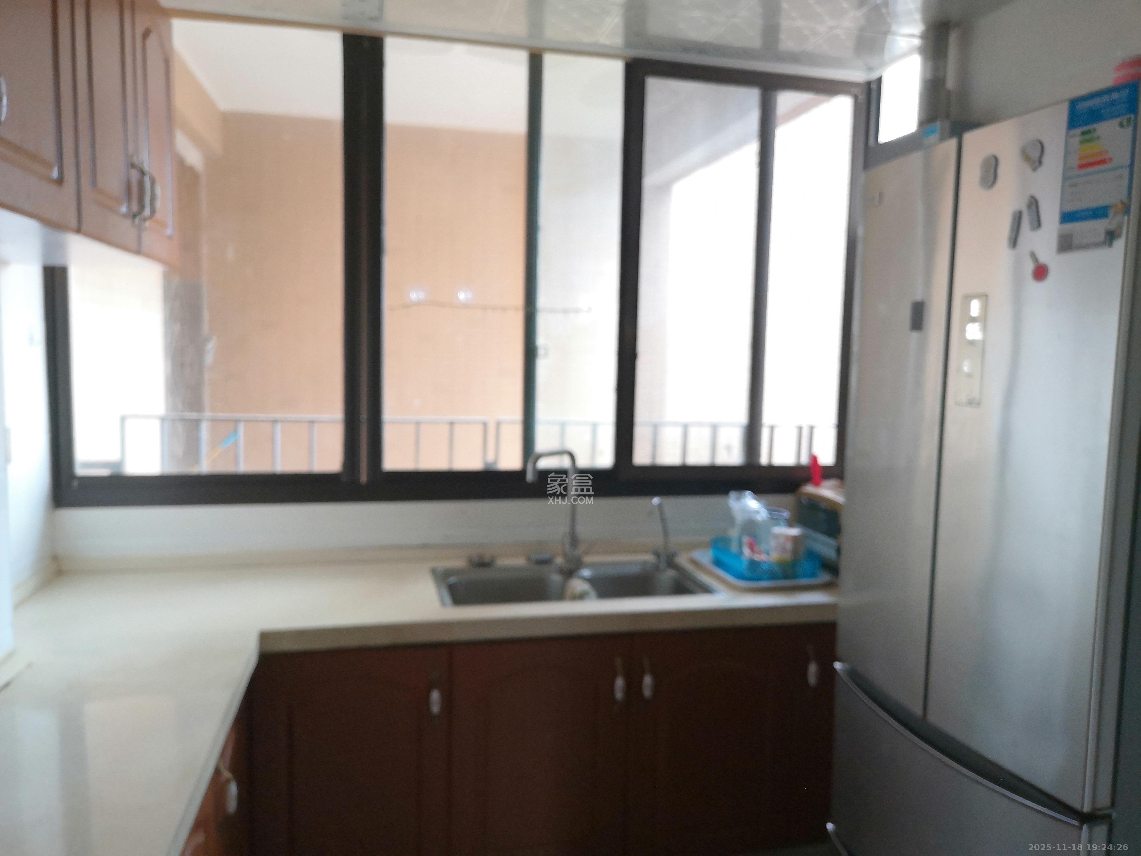 华润凤凰城三期 3室2厅2卫 2400.0元/月 华润凤凰城三期 3室2厅2卫 2400.0元/月室内图