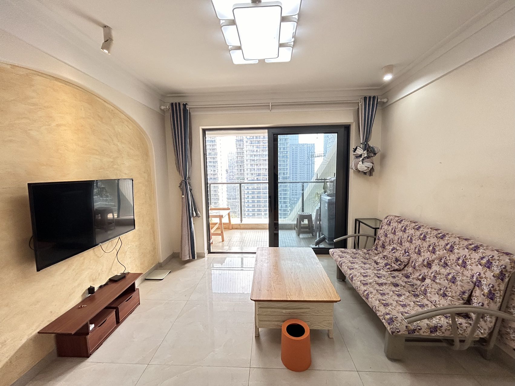 海域阳光(一二期) 1室1厅1卫 80.0万 海域阳光(一二期) 1室1厅1卫 80.0万室内图