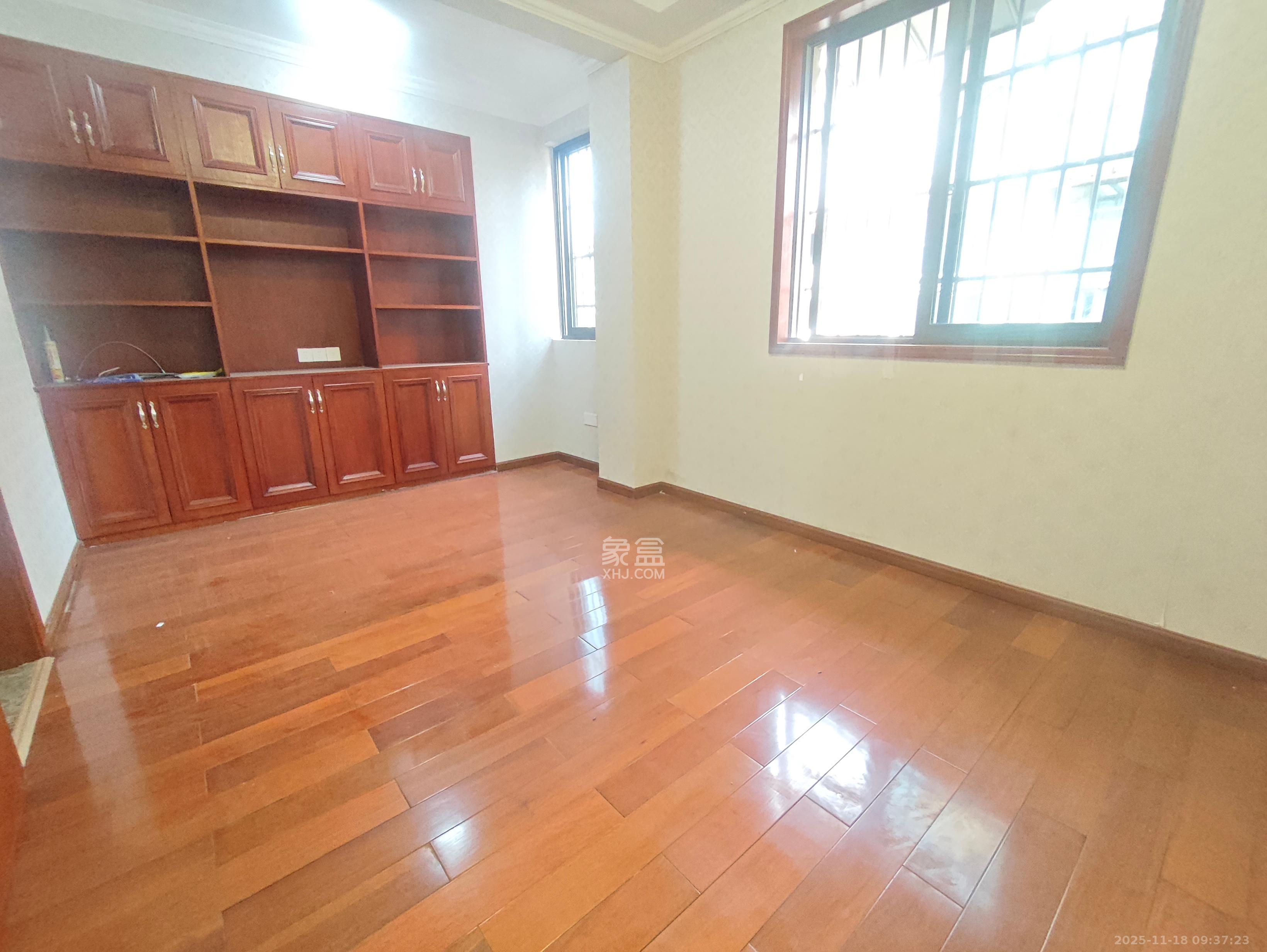 澳海澜庭 4室2厅2卫 2500.0元/月 澳海澜庭 4室2厅2卫 2500.0元/月室内图