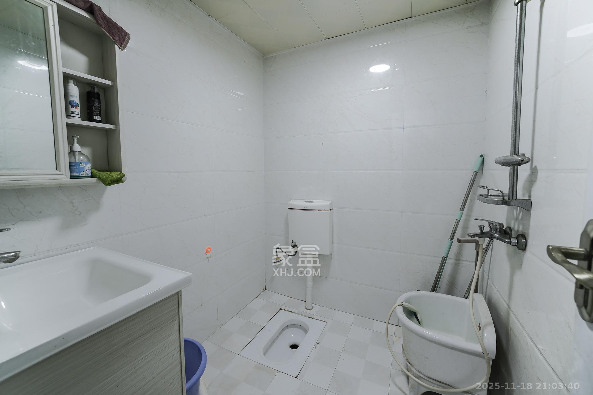 山水湾 1室1厅1卫 28.0万 山水湾 1室1厅1卫 28.0万卫生间