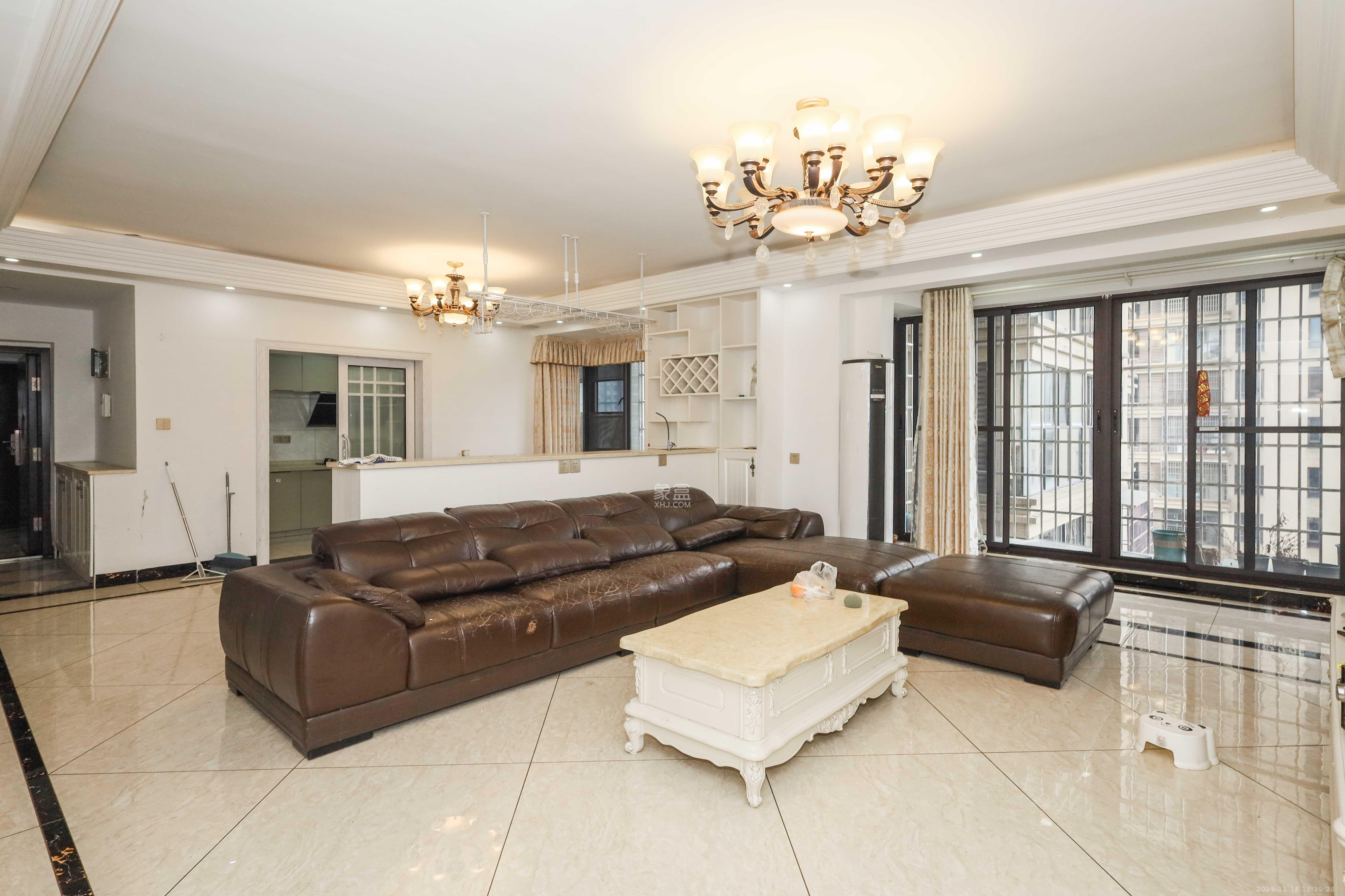 保利麓谷林语E区  1室2厅1卫    3000.0元/月室内图