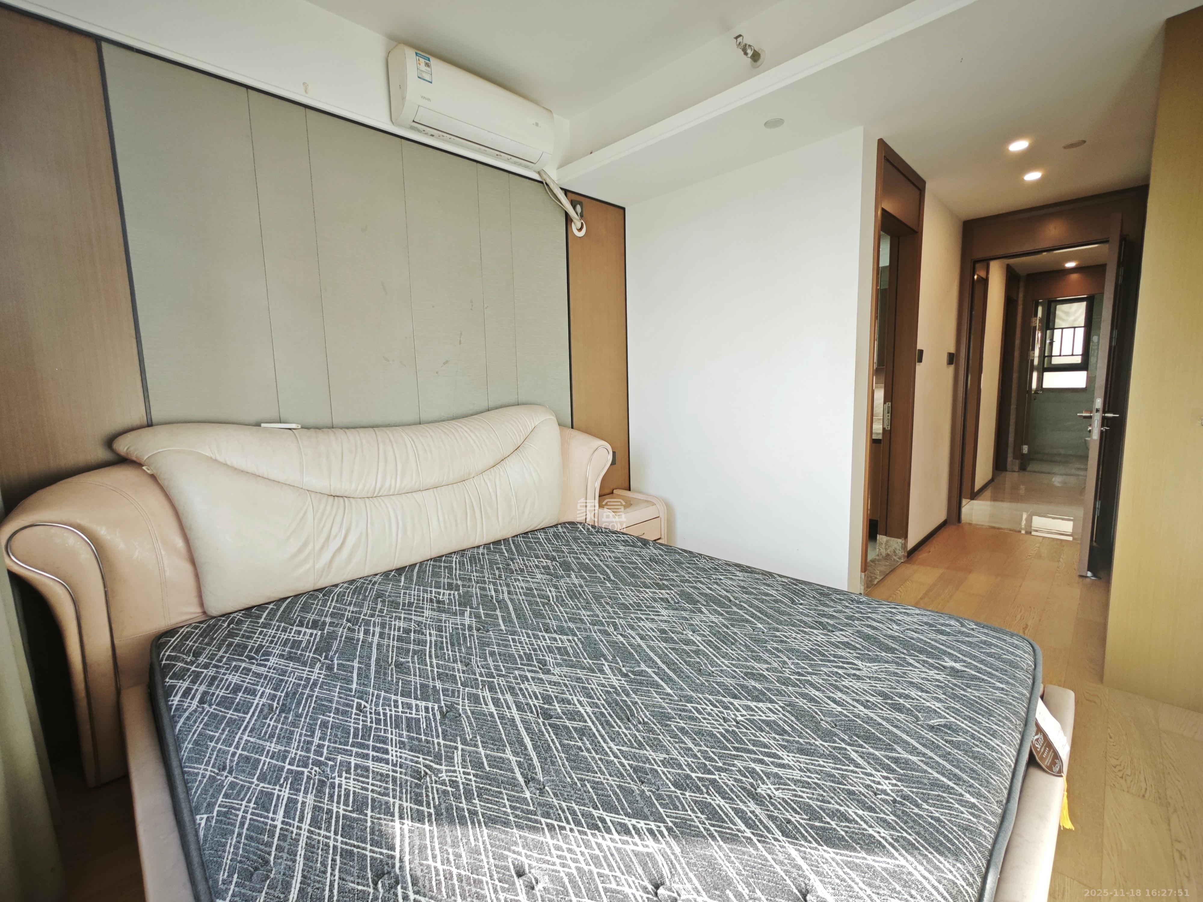 万科魅力之城天阔里 3室2厅2卫 2800.0元/月 万科魅力之城天阔里 3室2厅2卫 2800.0元/月室内图