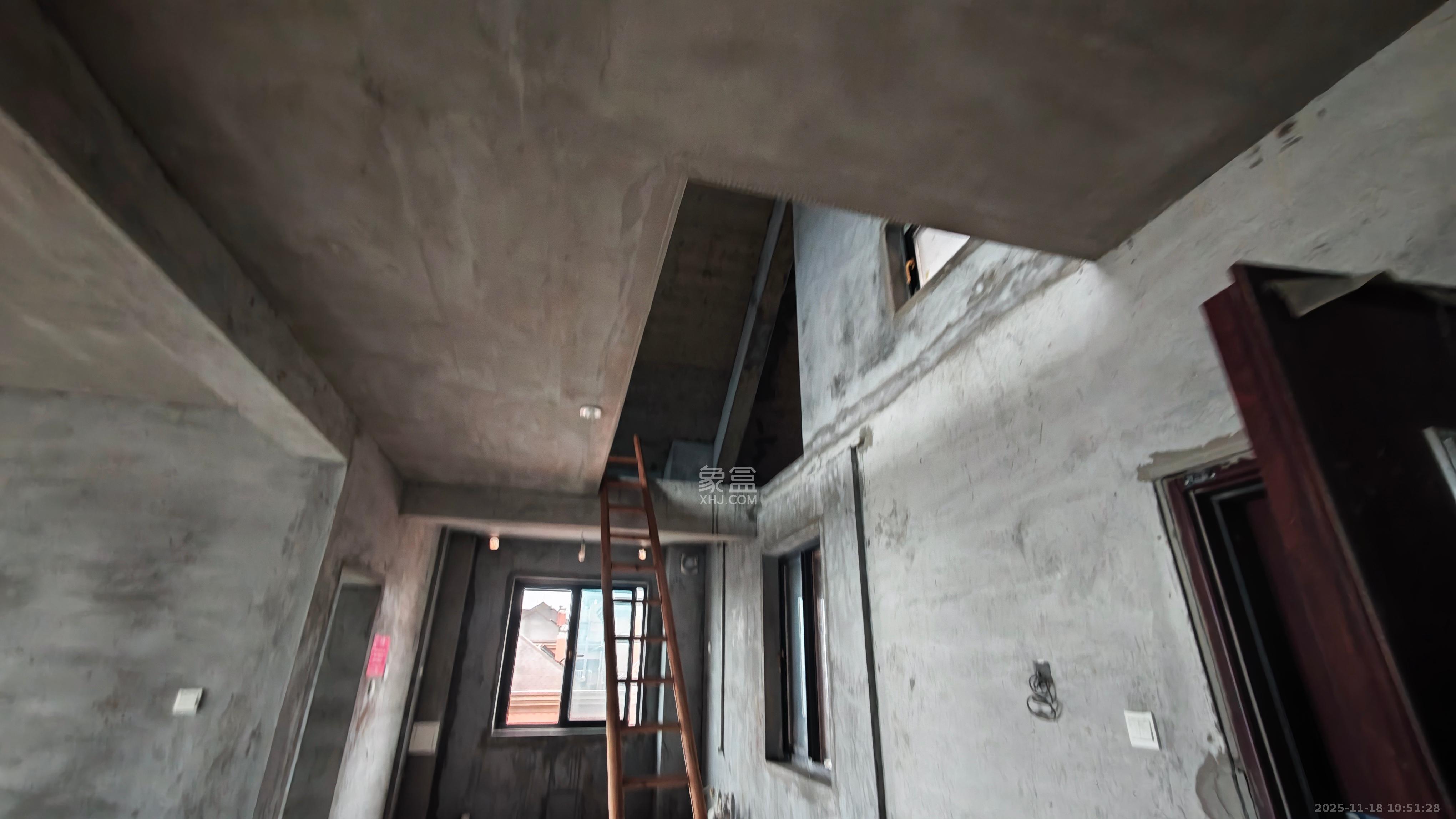 华雅花园  3室2厅2卫    49.0万客厅