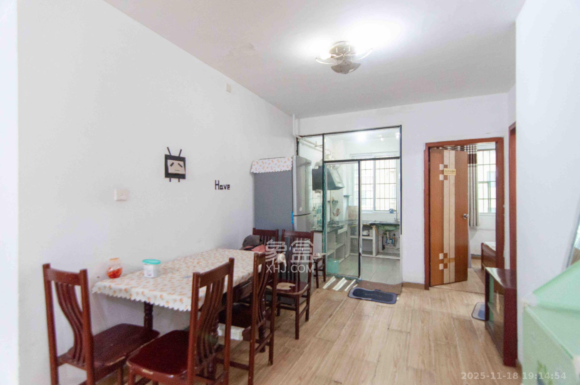 恩瑞麓山名园（龙王港小区）  3室2厅2卫    1900.0元/月室内图