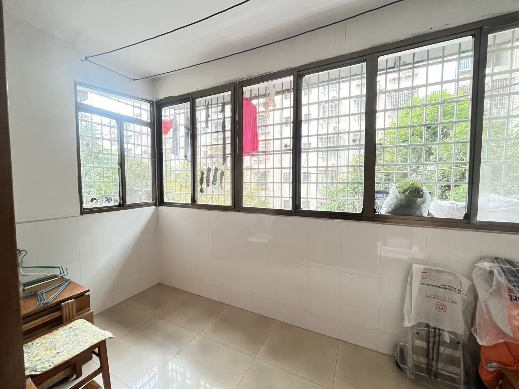 娄底一中教师新村  4室1厅1卫    65.8万客厅