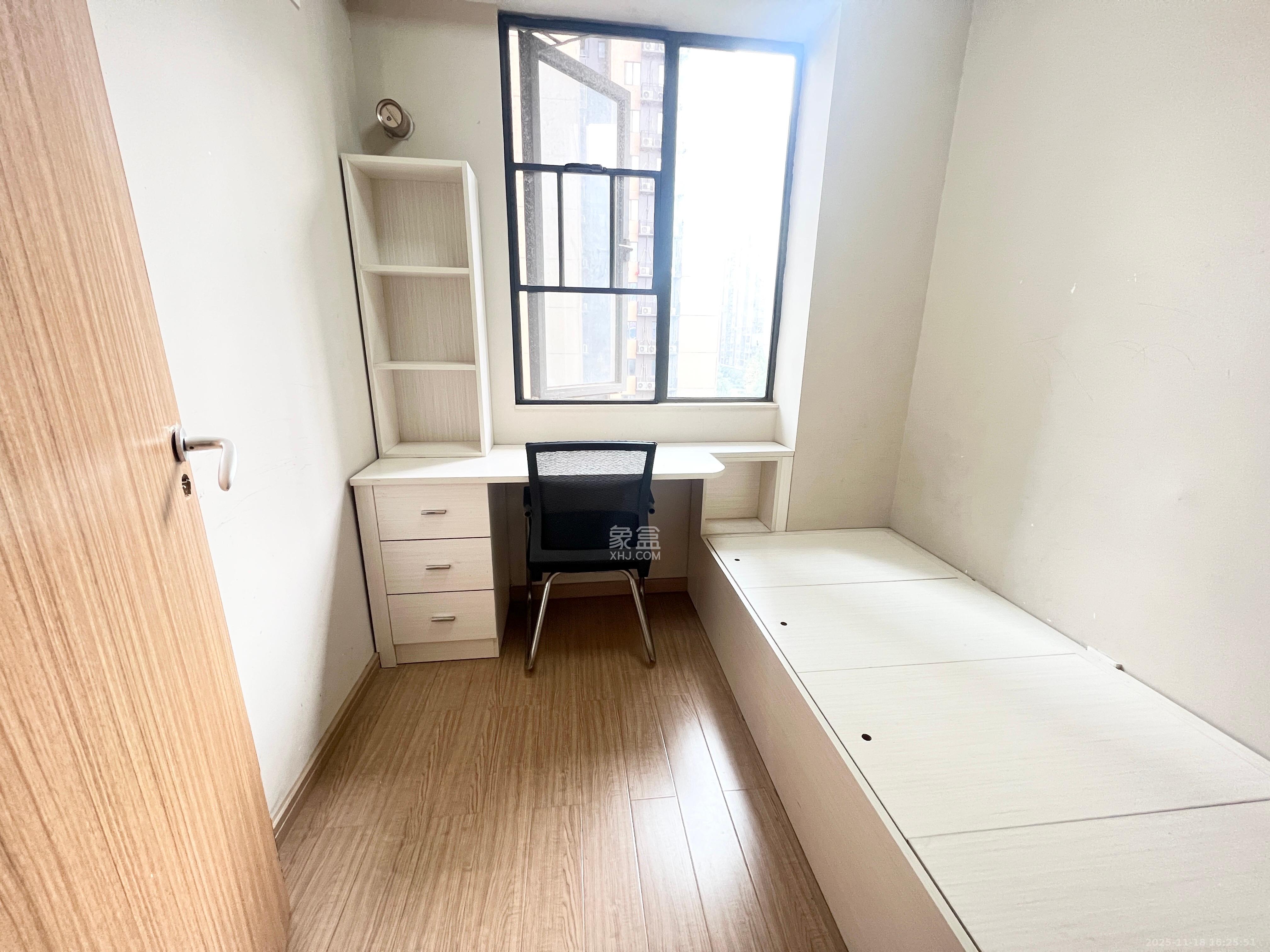 麓谷小镇 3室2厅1卫 2200.0元/月 麓谷小镇 3室2厅1卫 2200.0元/月室内图