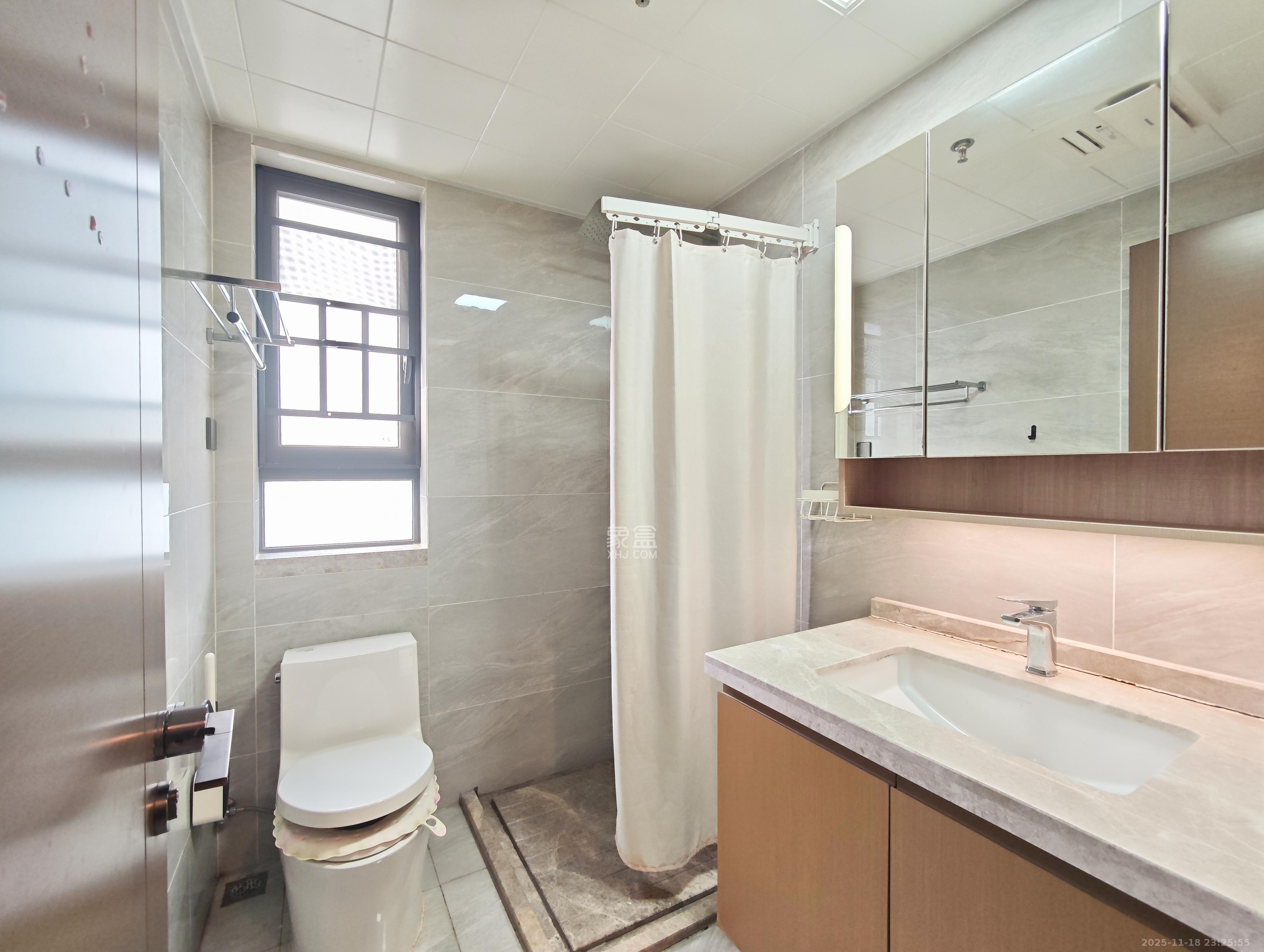 万科魅力之城天阔里 3室2厅2卫 110.0万 万科魅力之城天阔里 3室2厅2卫 110.0万卫生间