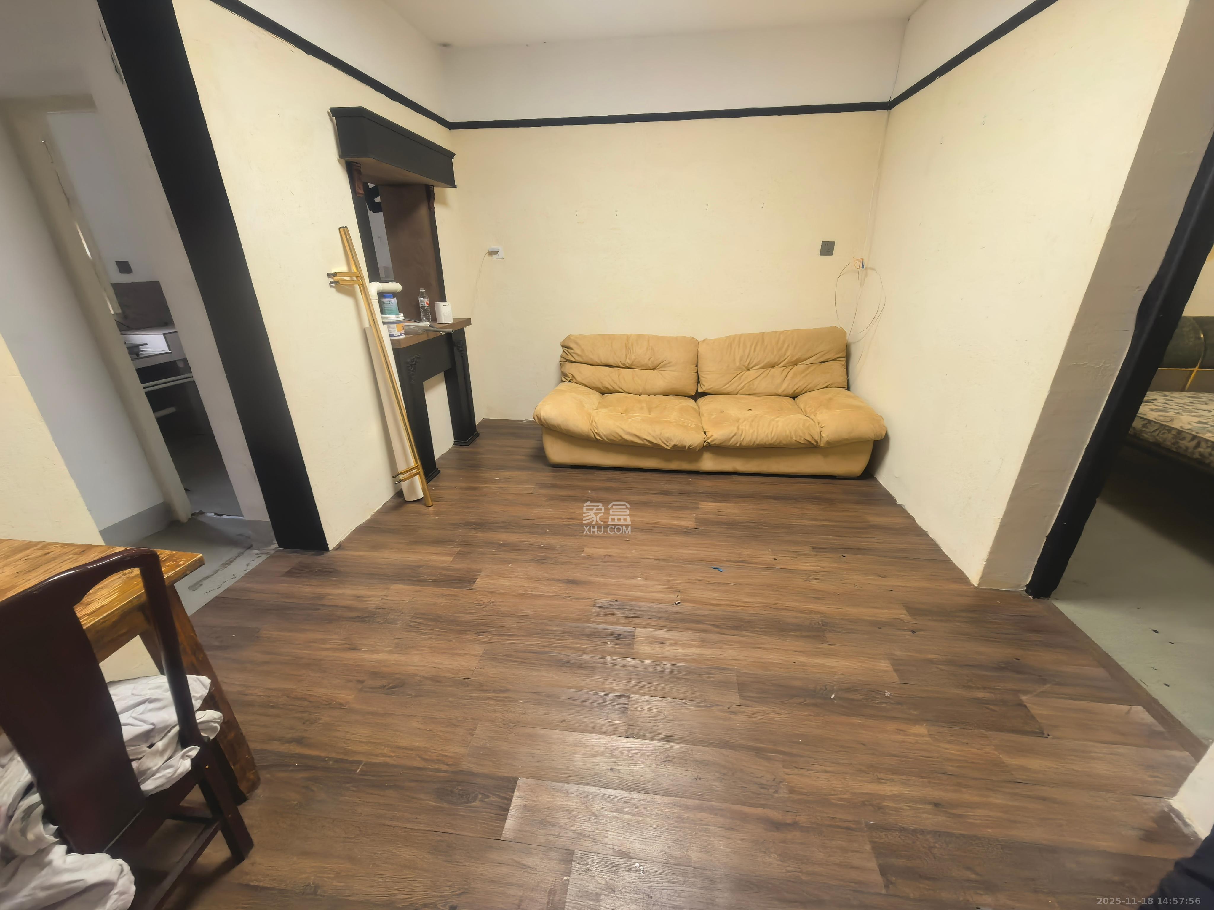 大众宿舍  2室1厅1卫    1600.0元/月