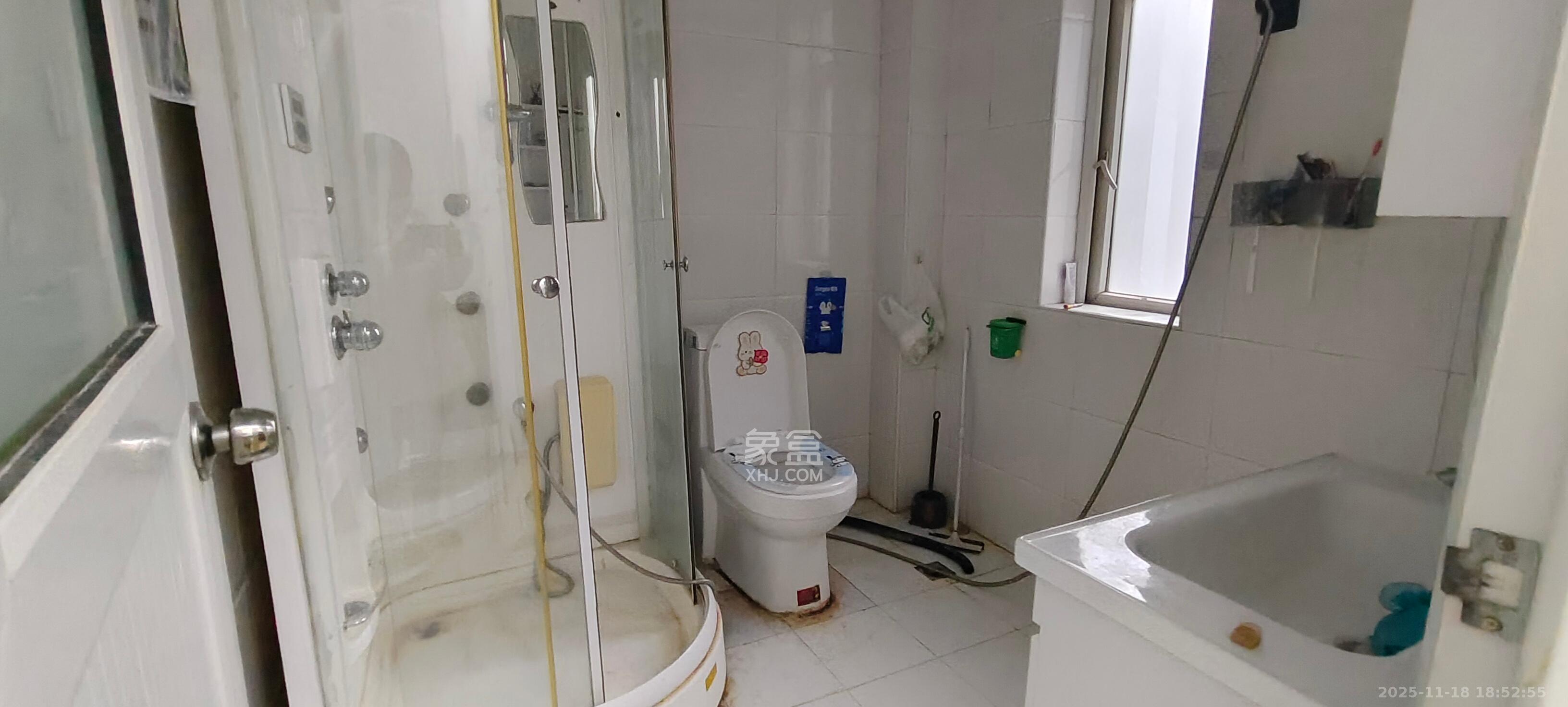 华银天际  3室2厅2卫    2200.0元/月室内图