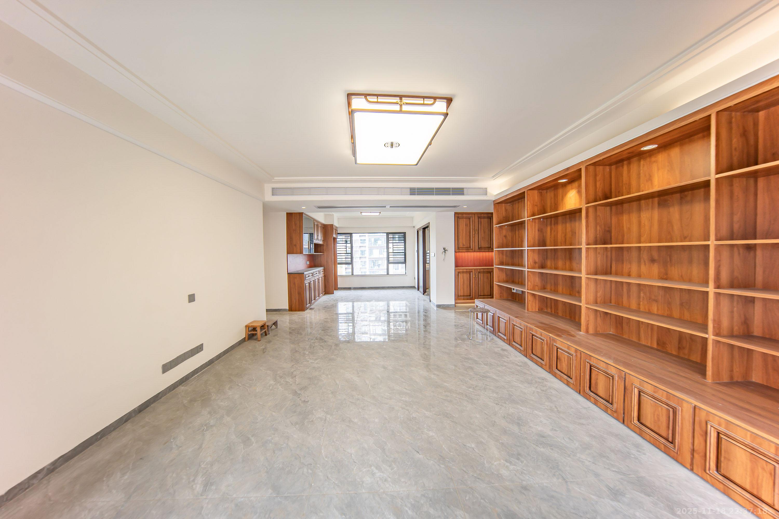 深业鹭栖府  4室2厅2卫    218.0万室内图1