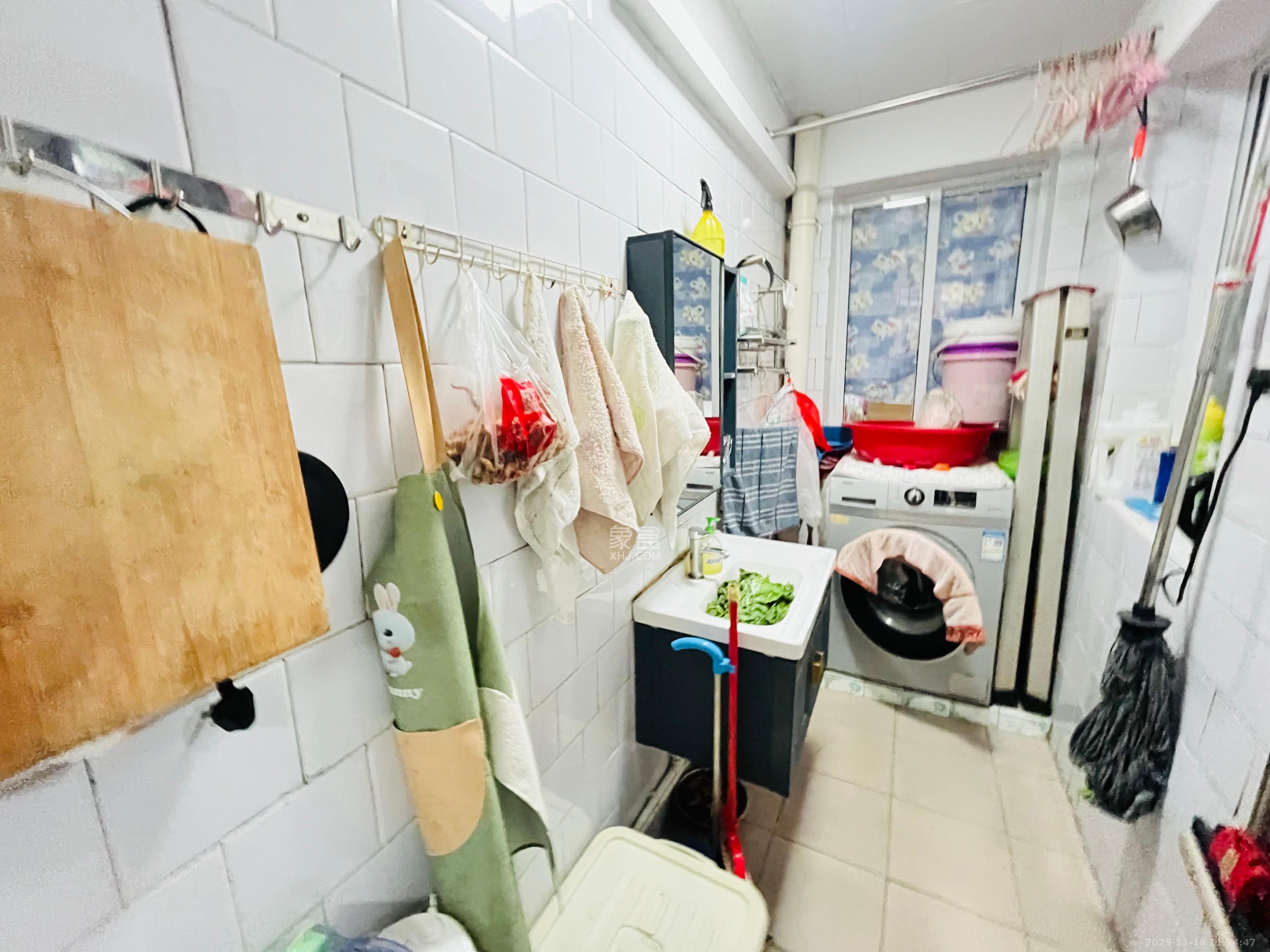 二机小区 1室1厅1卫 1400.0元/月 二机小区 1室1厅1卫 1400.0元/月室内图