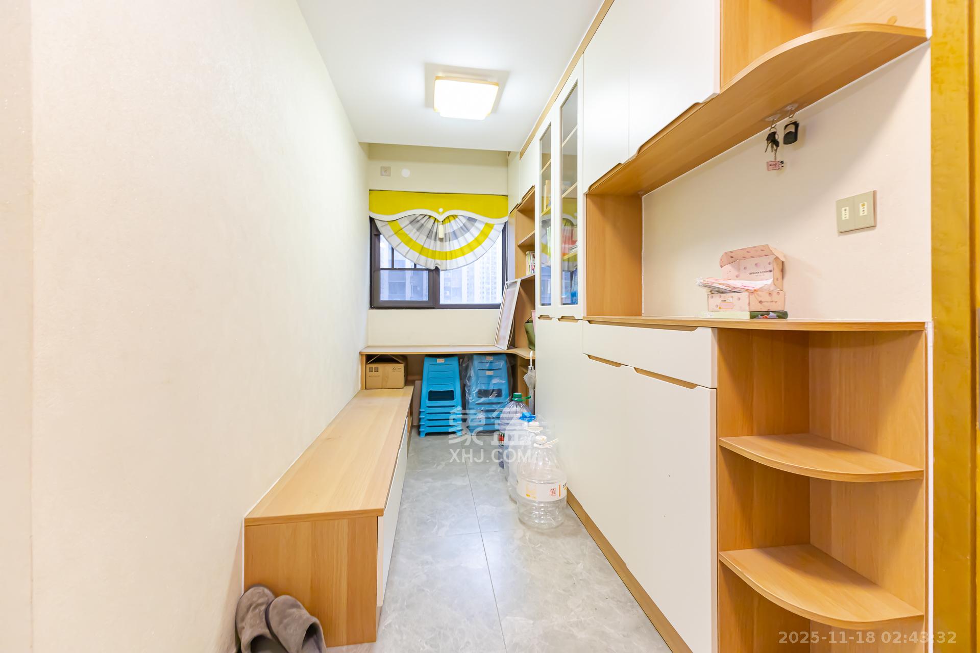 时代倾城四期  3室2厅2卫    110.0万卧室