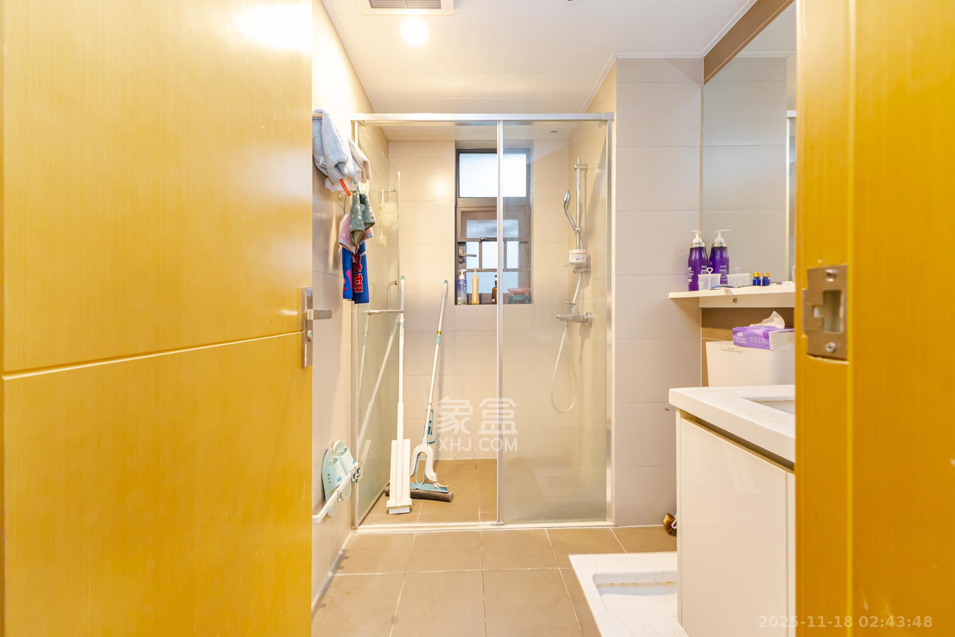 时代倾城四期 3室2厅2卫 110.0万 时代倾城四期 3室2厅2卫 110.0万卫生间