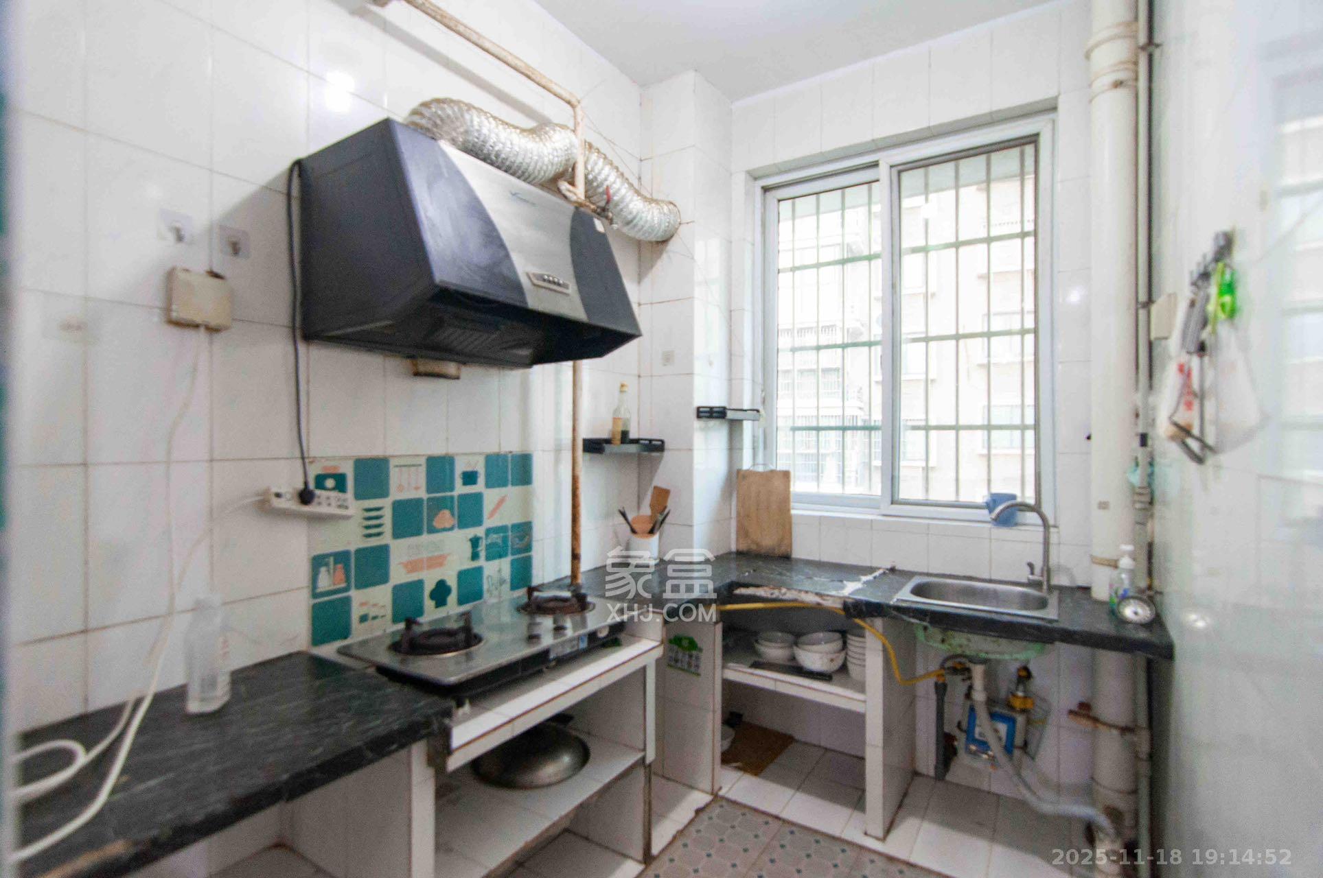 恩瑞麓山名园(龙王港小区) 3室2厅2卫 1900.0元/月 恩瑞麓山名园(龙王港小区) 3室2厅2卫 1900.0元/月室内图