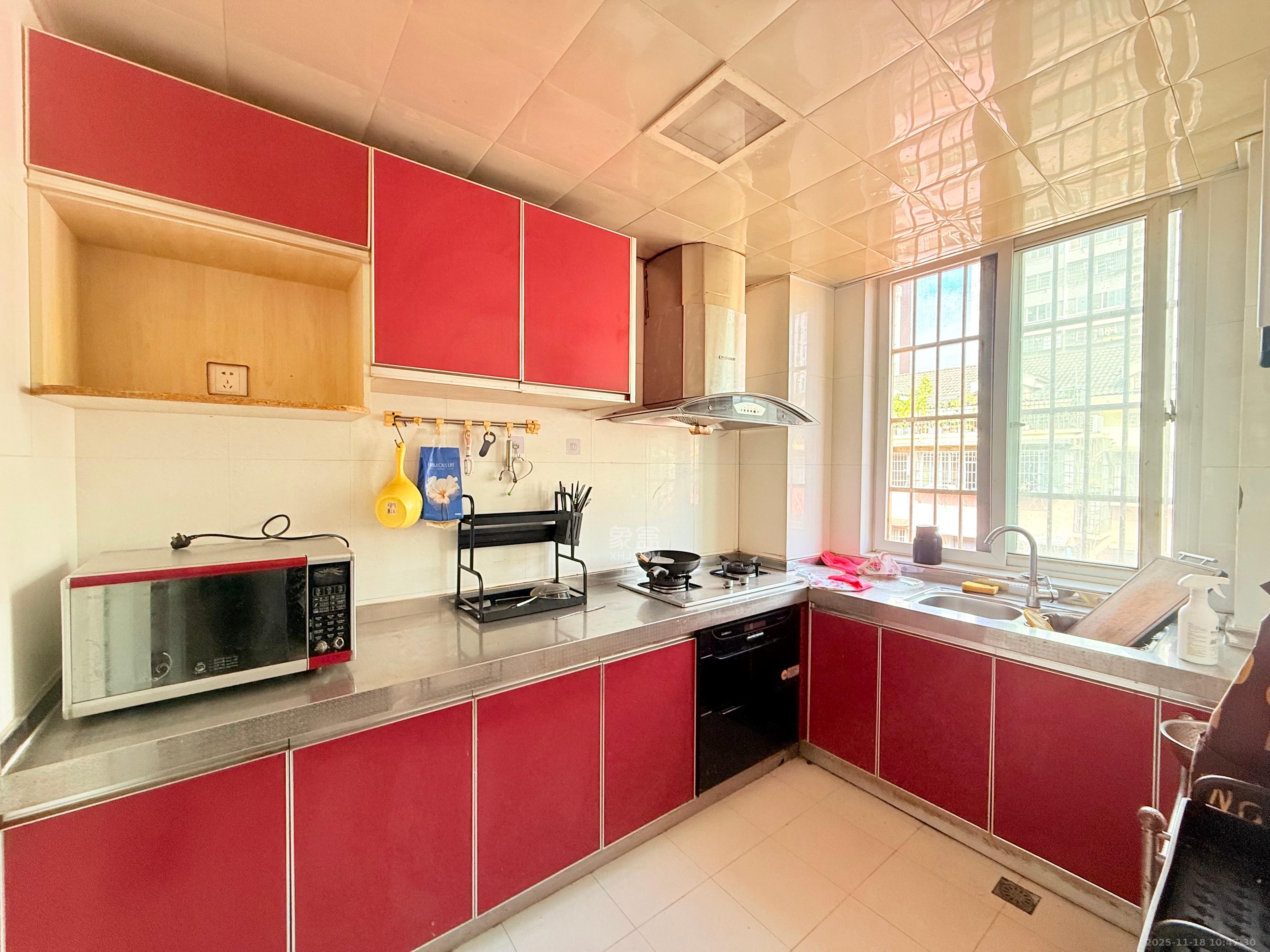 湘樟园小区(湘樟家园) 4室2厅2卫 2000.0元/月 湘樟园小区(湘樟家园) 4室2厅2卫 2000.0元/月室内图